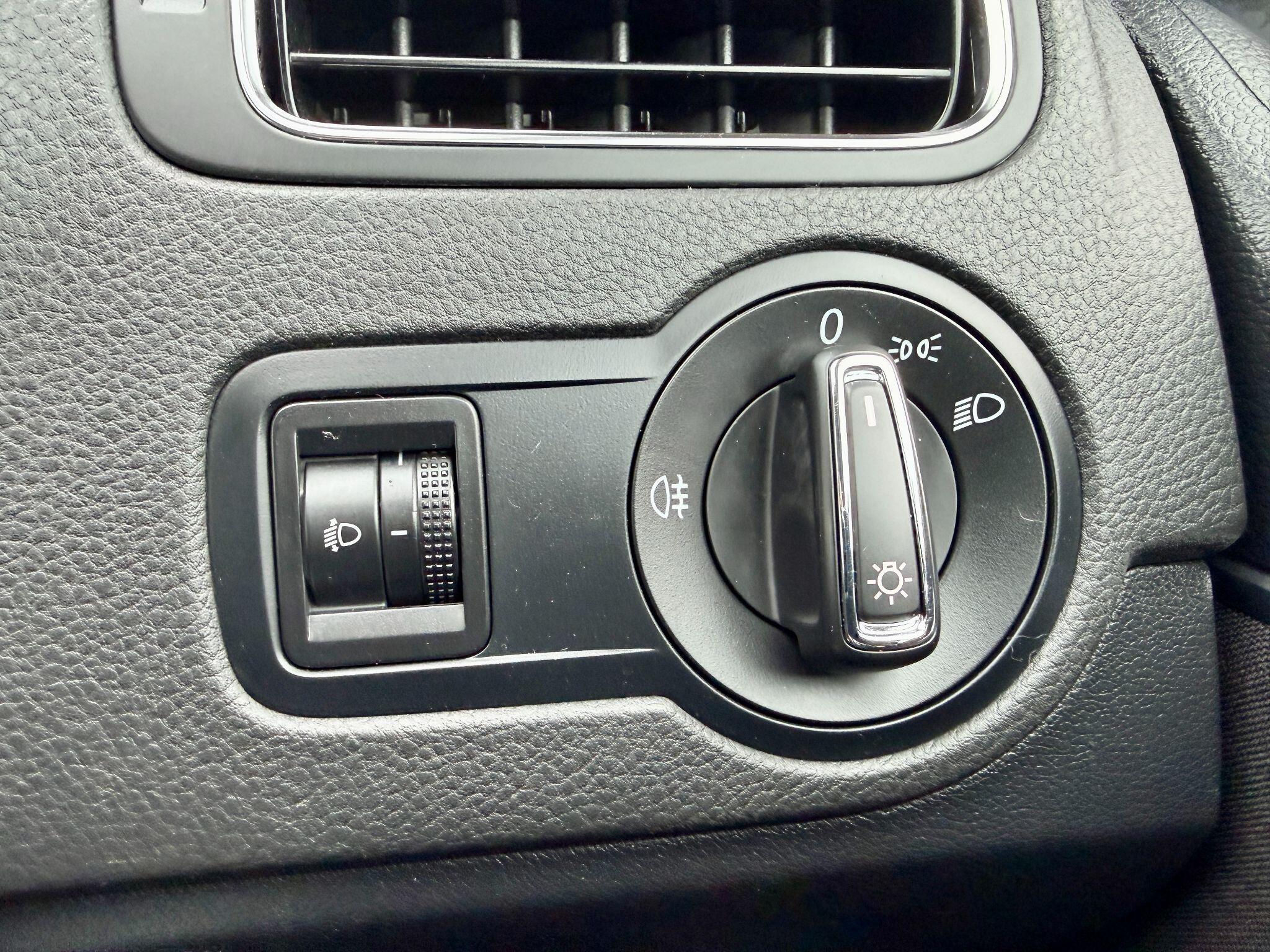 2014 Volkswagen Polo image 30