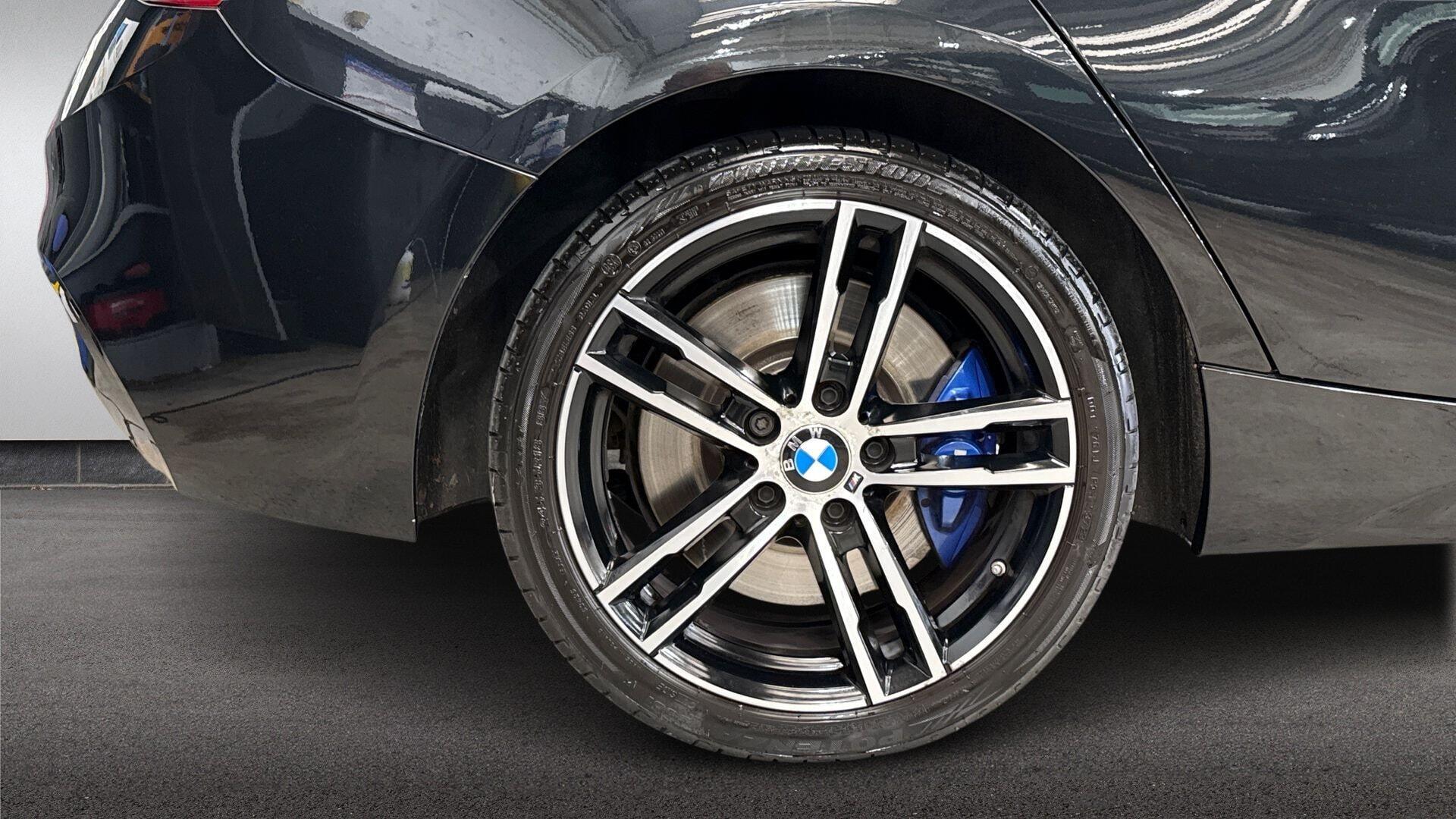 BMW 1 Series view 14