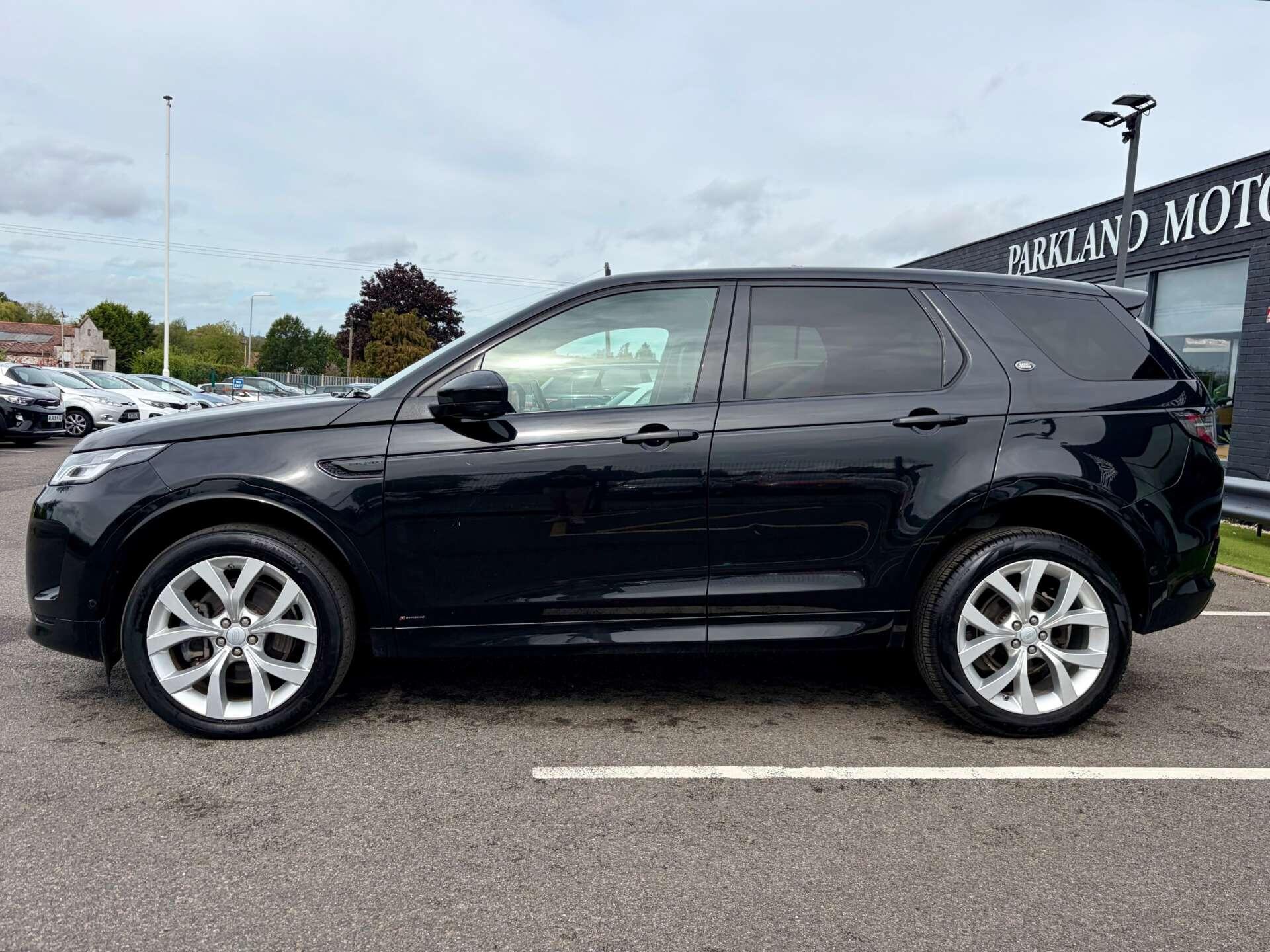 Land Rover Discovery Sport view 5