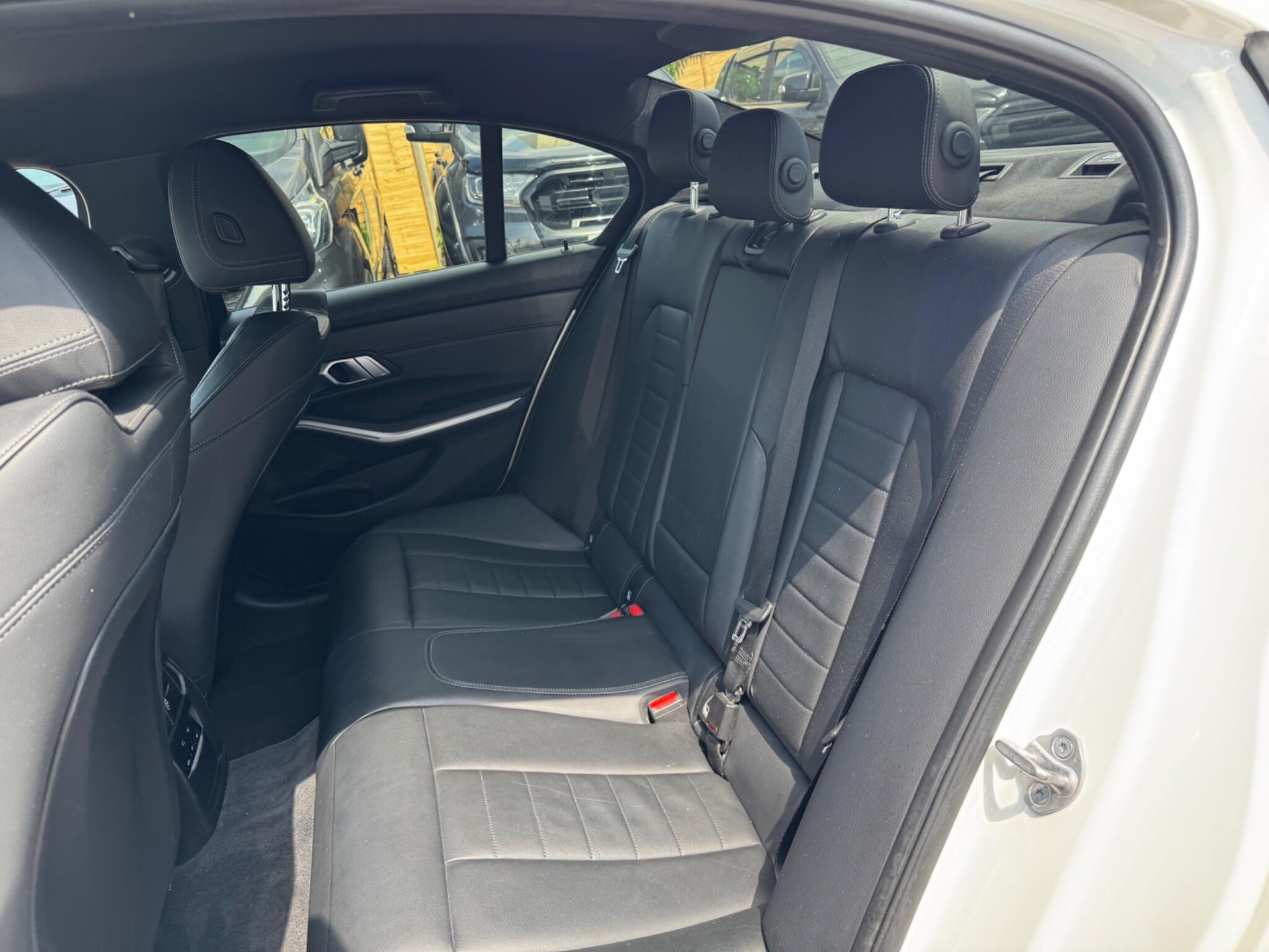 BMW 3 Series view 23
