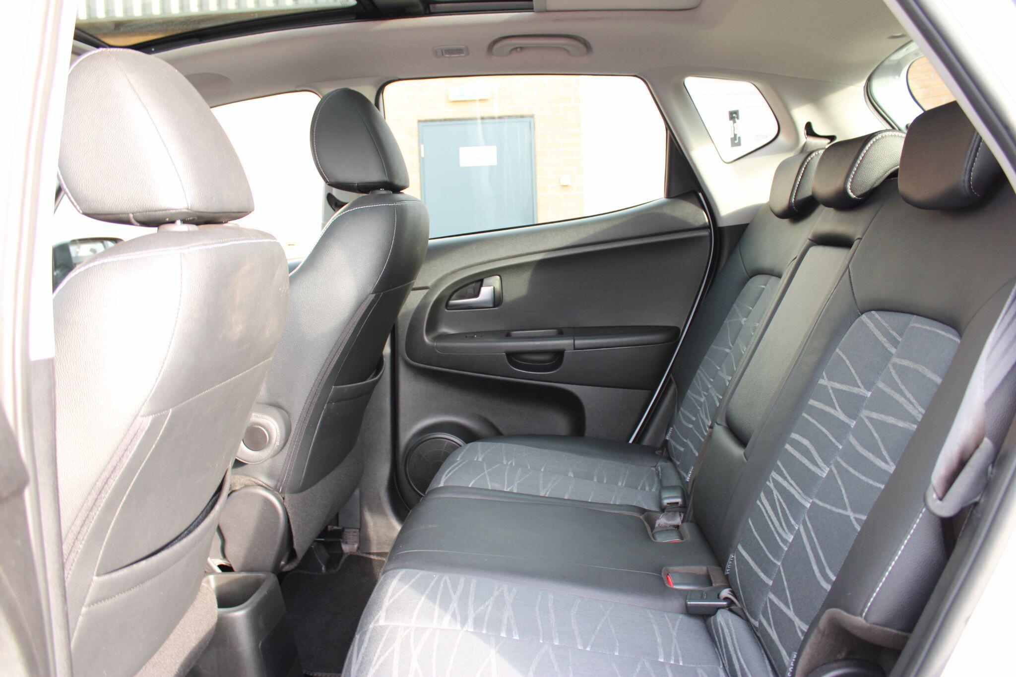 Kia Venga view 19