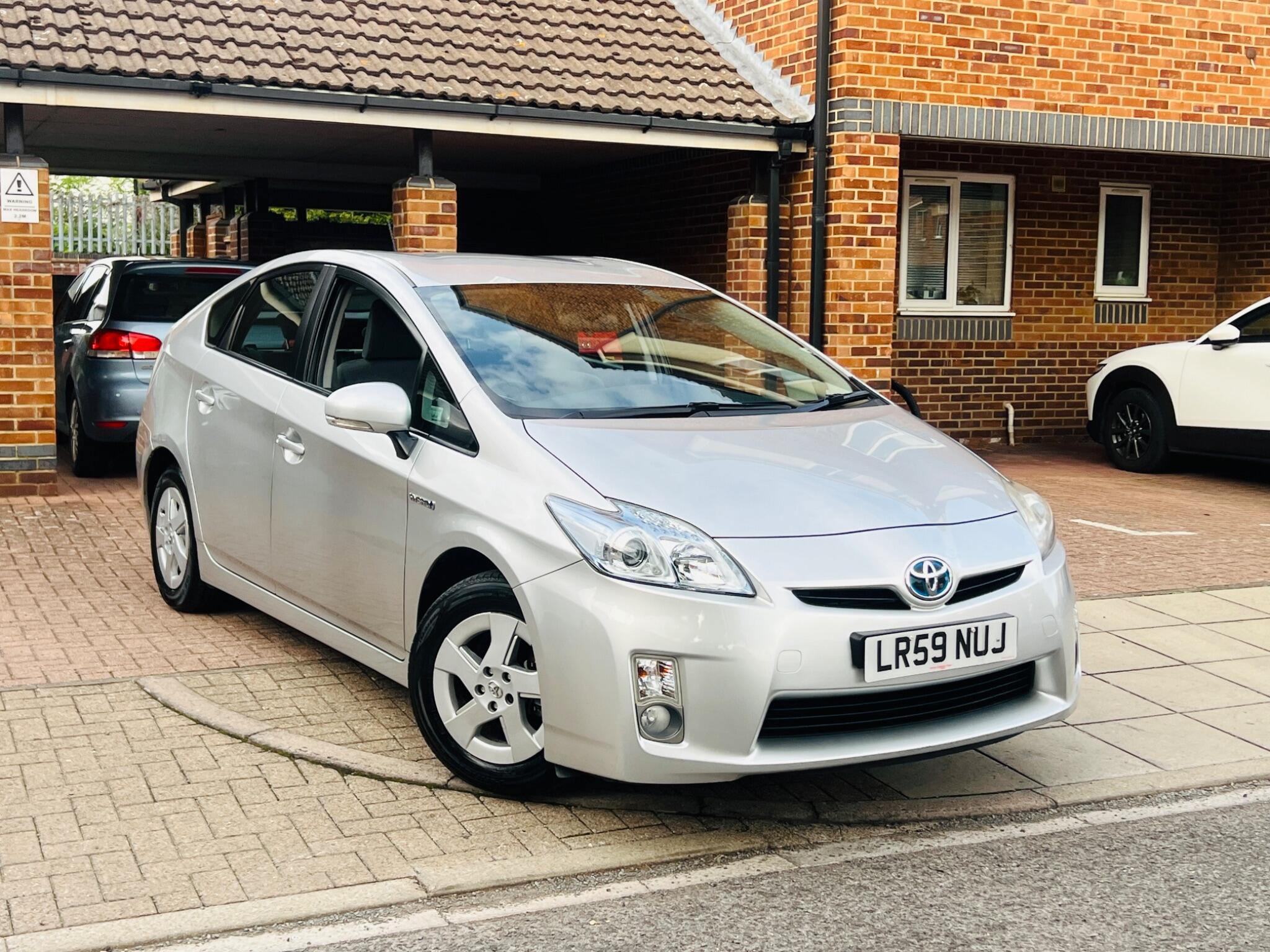 Toyota Prius view 11