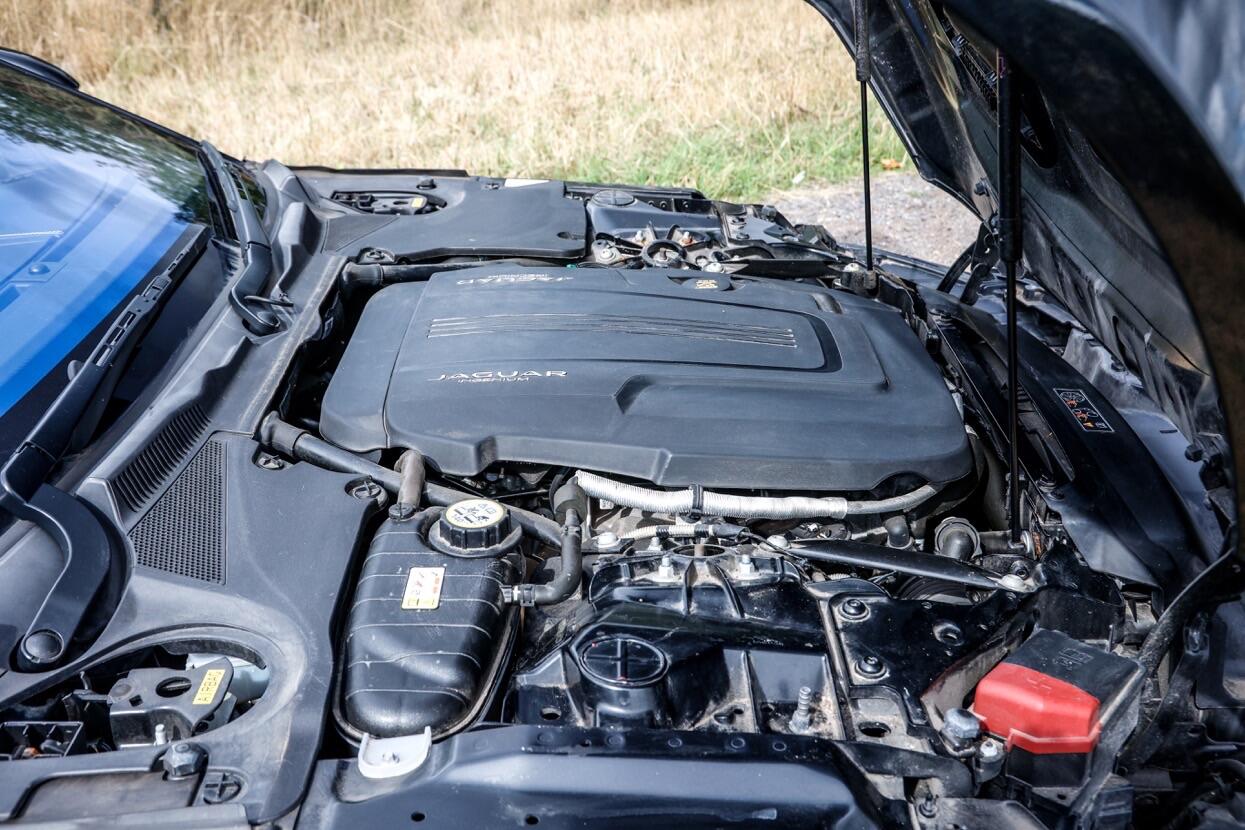 Jaguar F-Type view 16