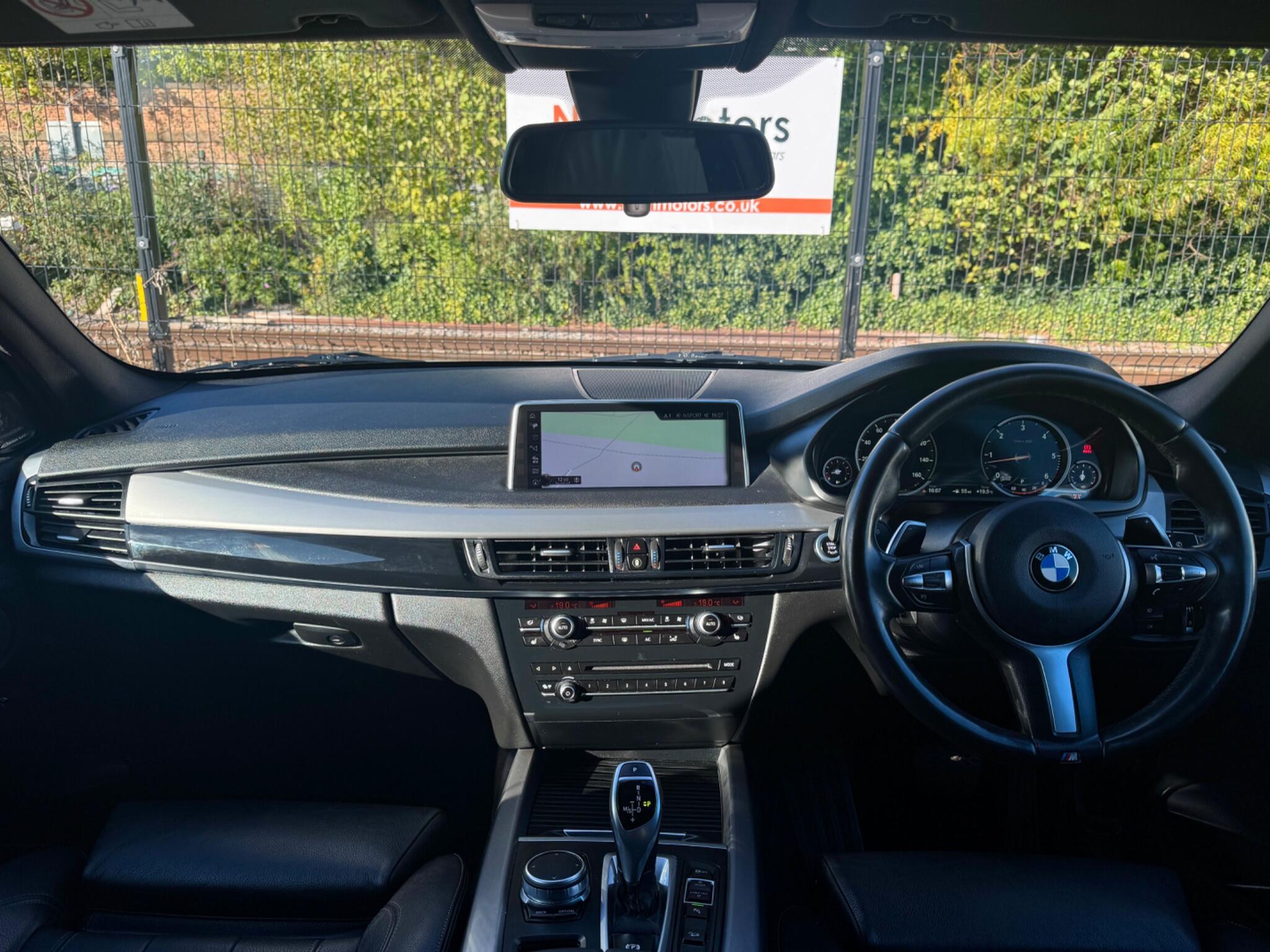 BMW X5 view 3