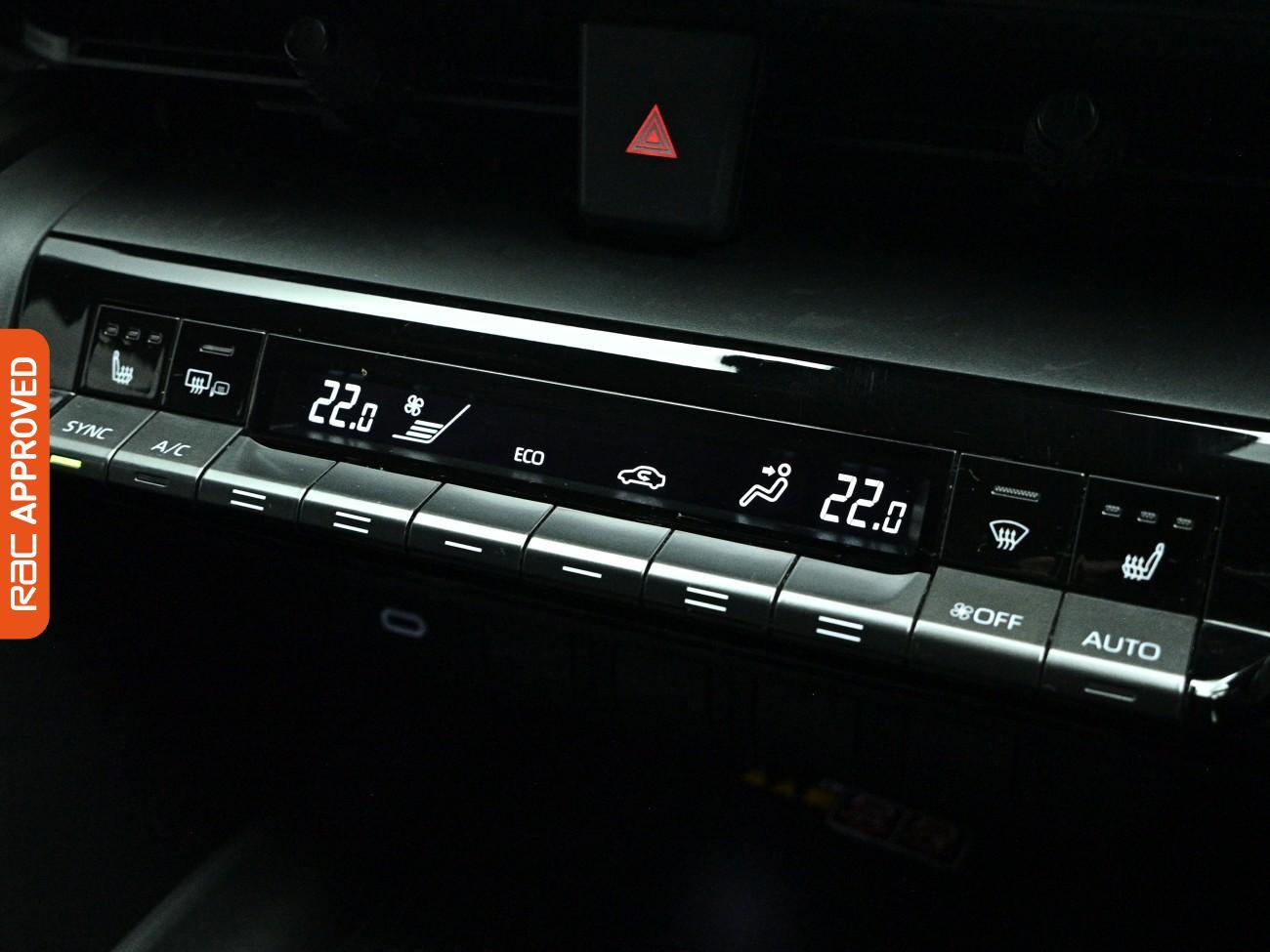 Toyota C-HR view 15