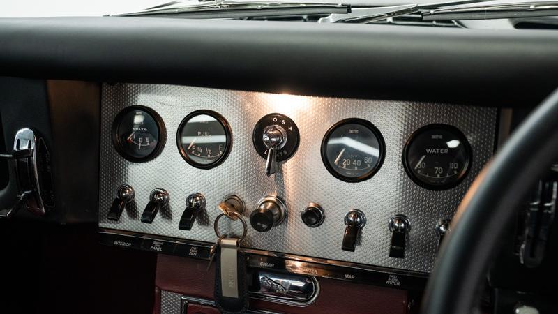 Jaguar E-Type view 27