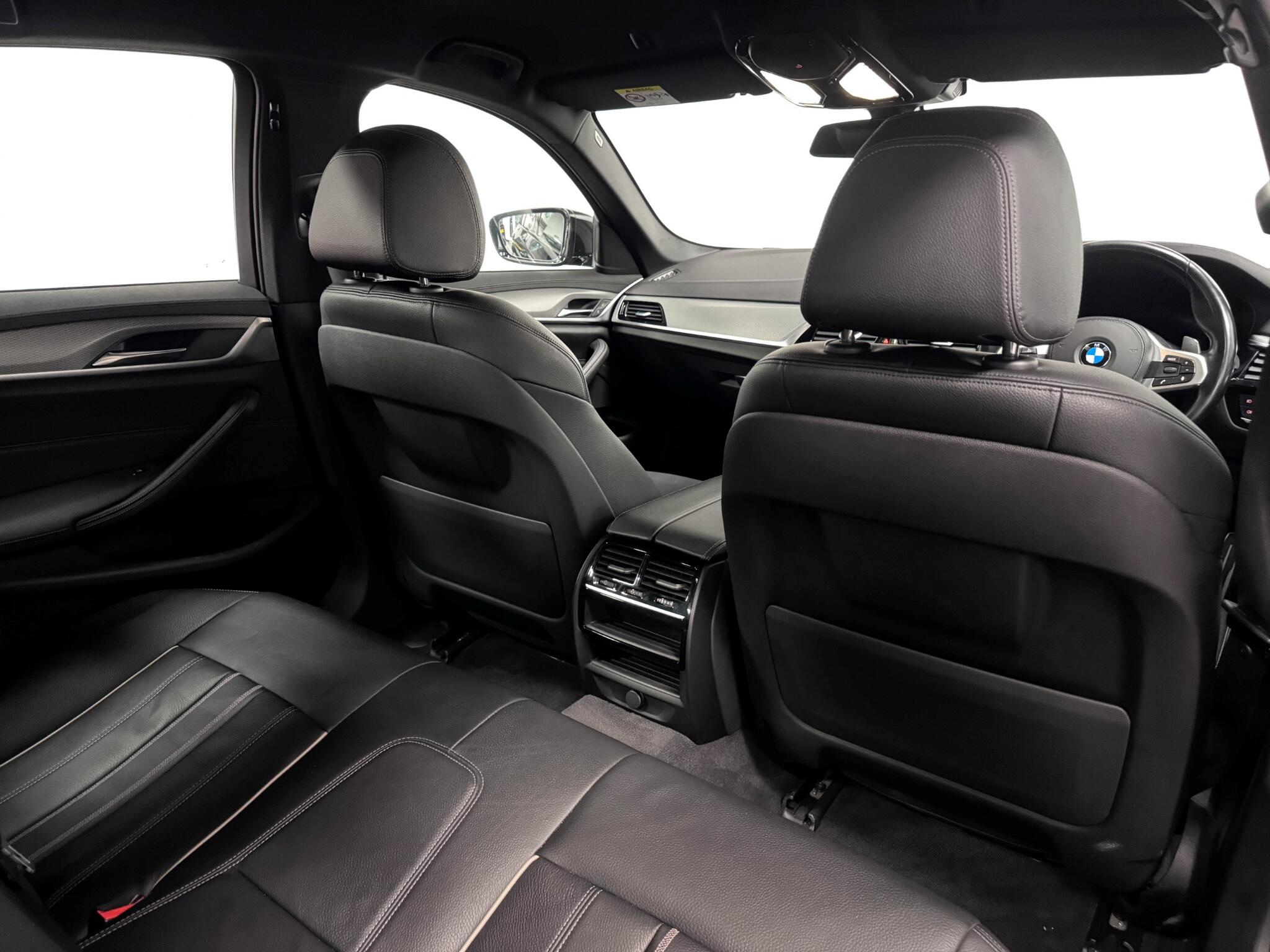 BMW 5 Series view 16