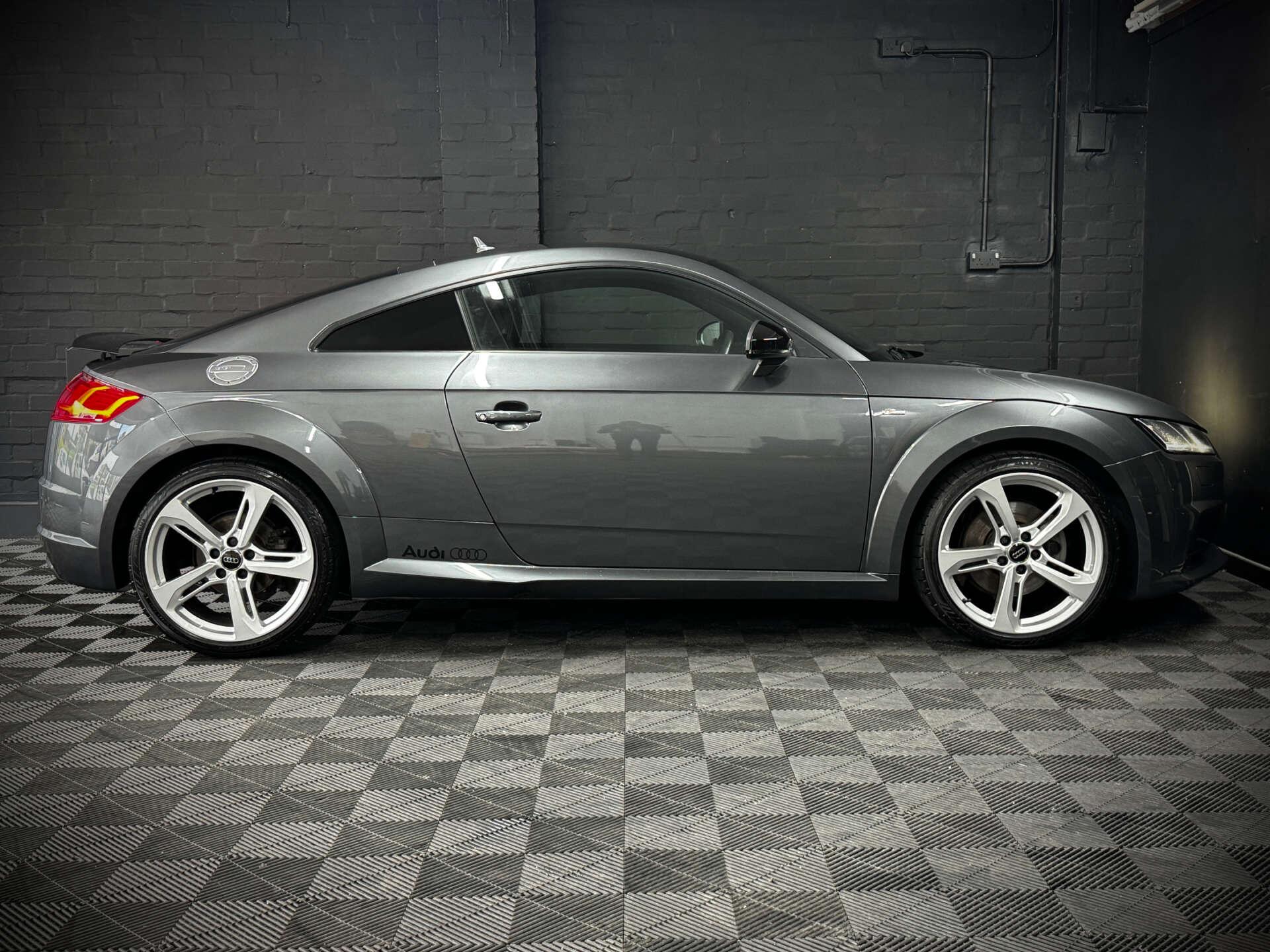 Audi TT view 20