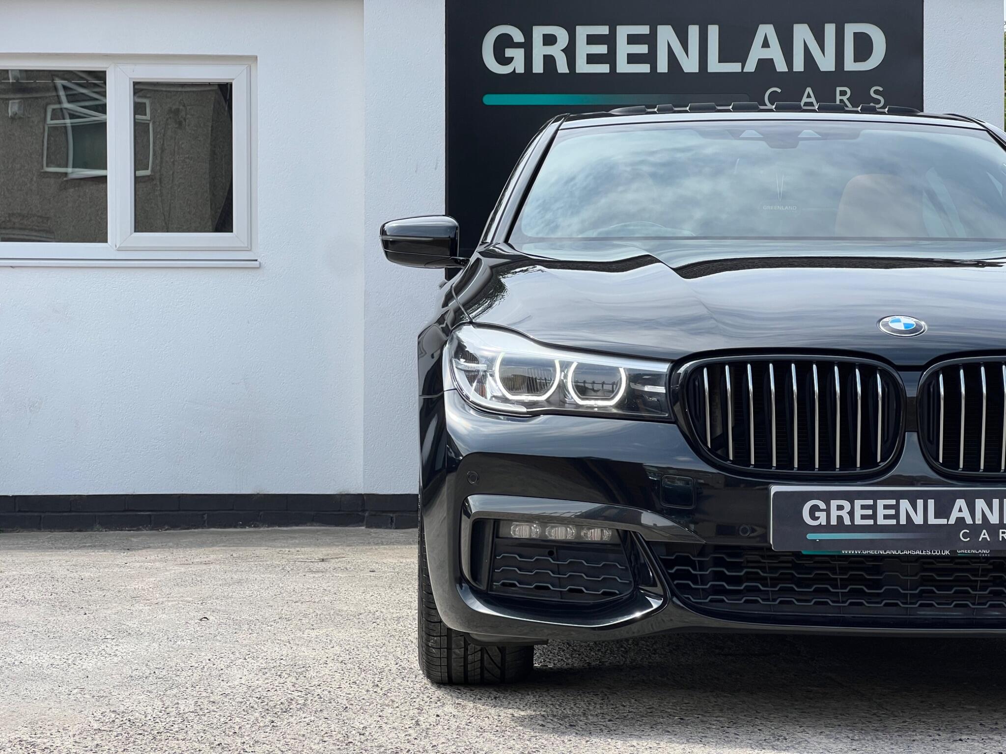 BMW 7 Series view 35
