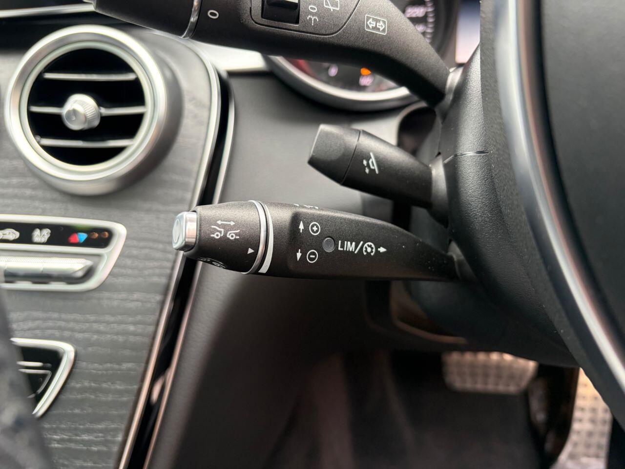 Mercedes-Benz C-Class view 27