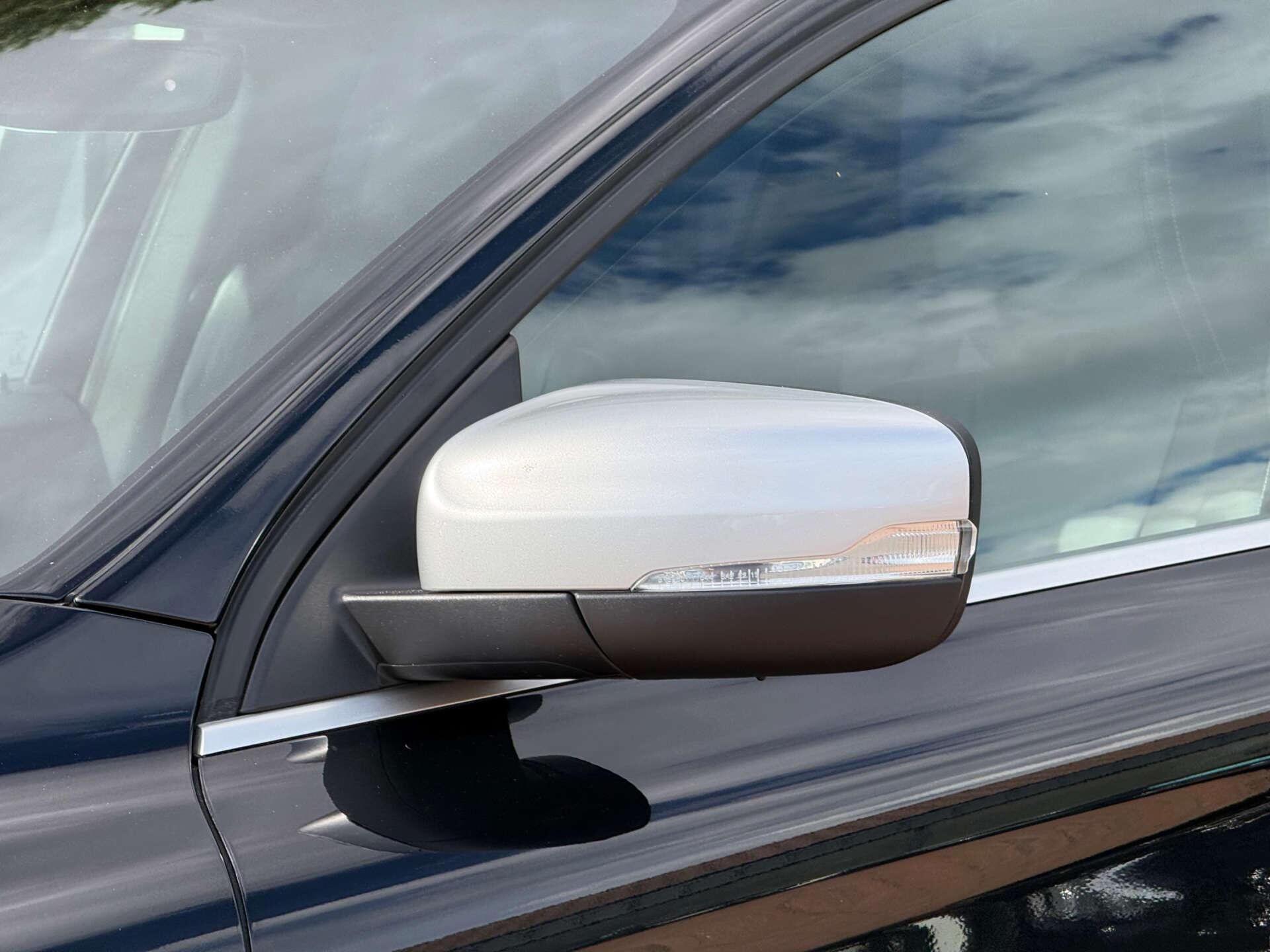 Volvo XC60 view 8
