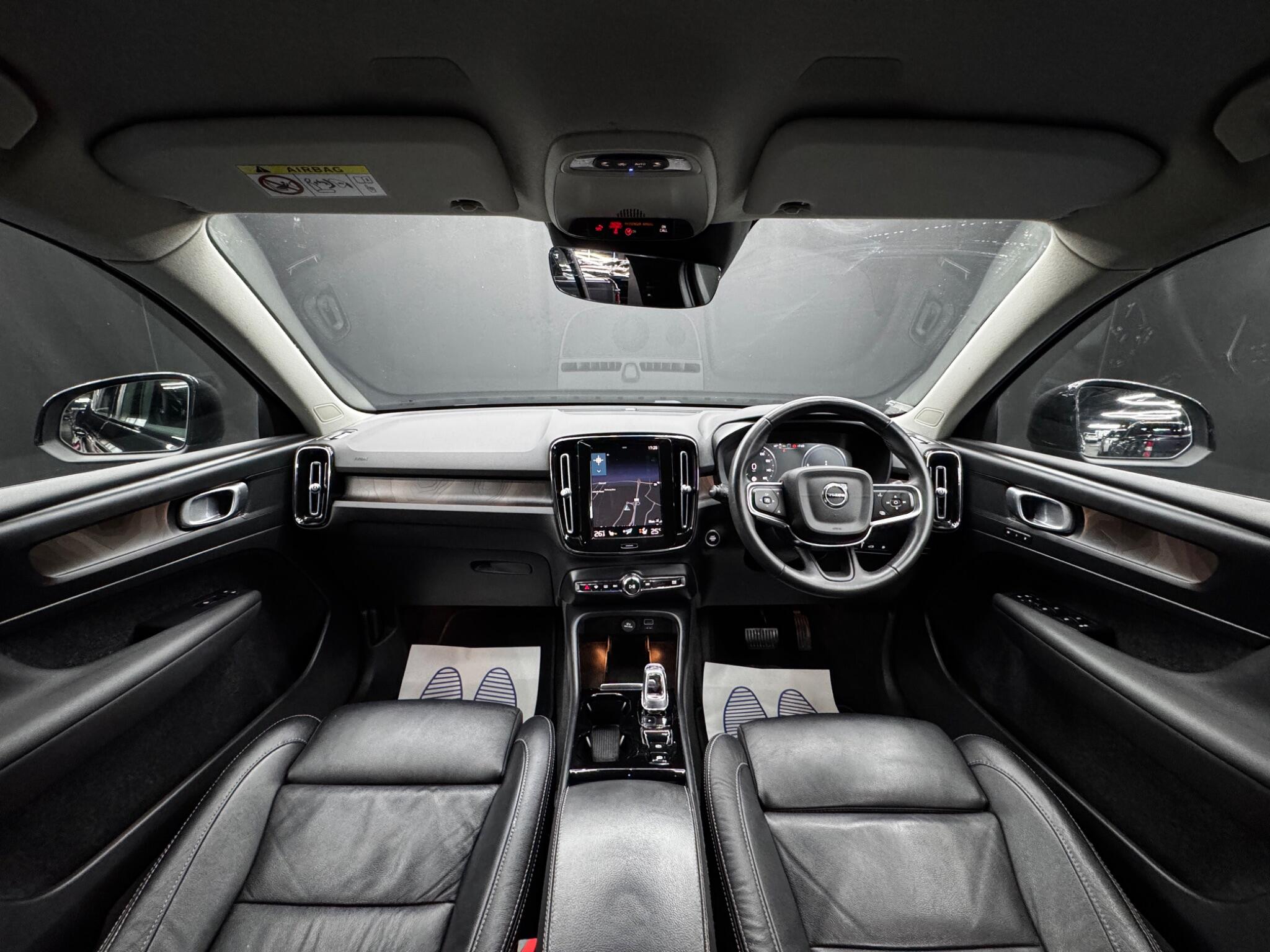Volvo XC40 view 17