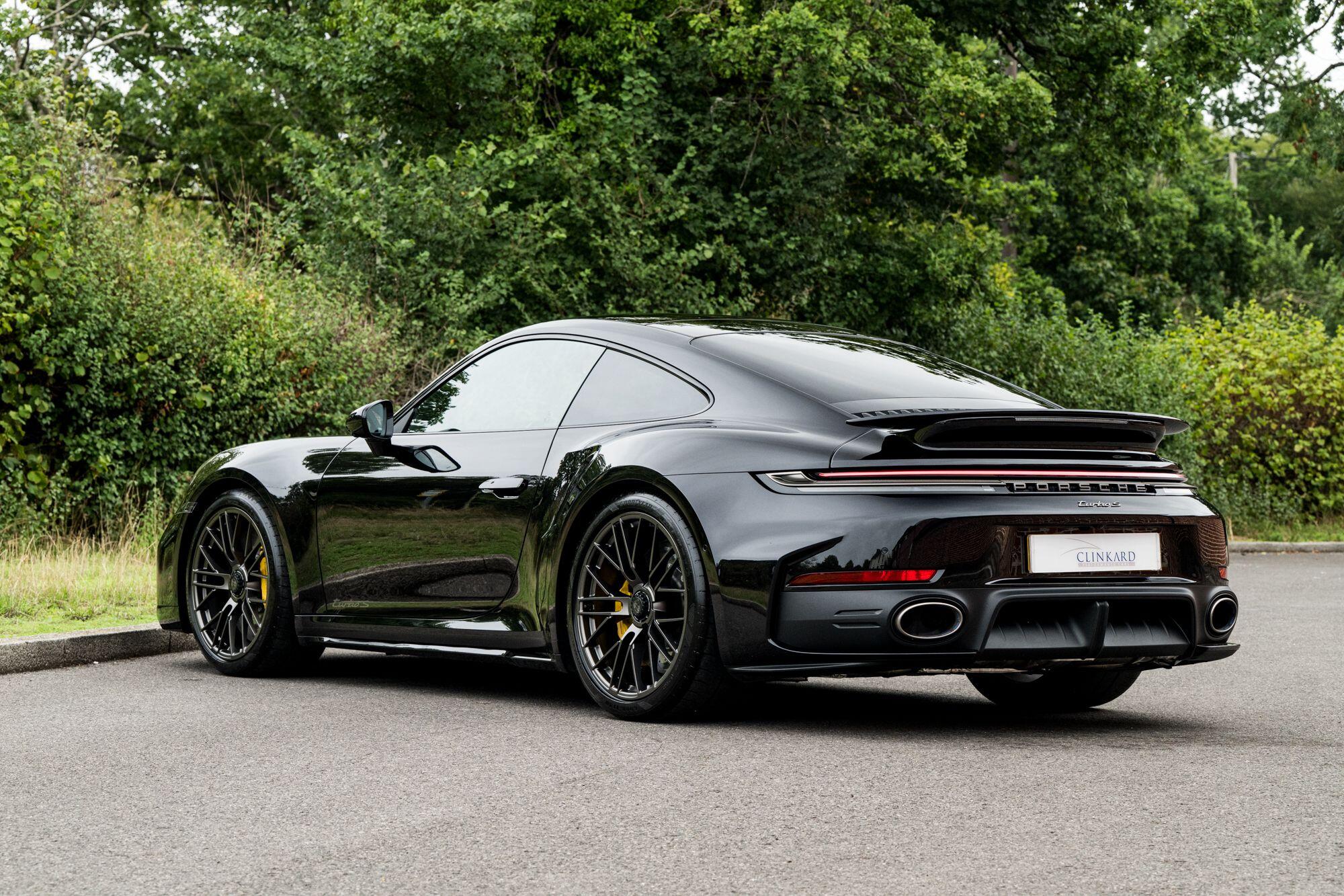 Porsche 911 view 4