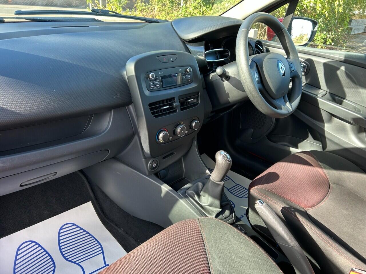 Renault Clio view 22