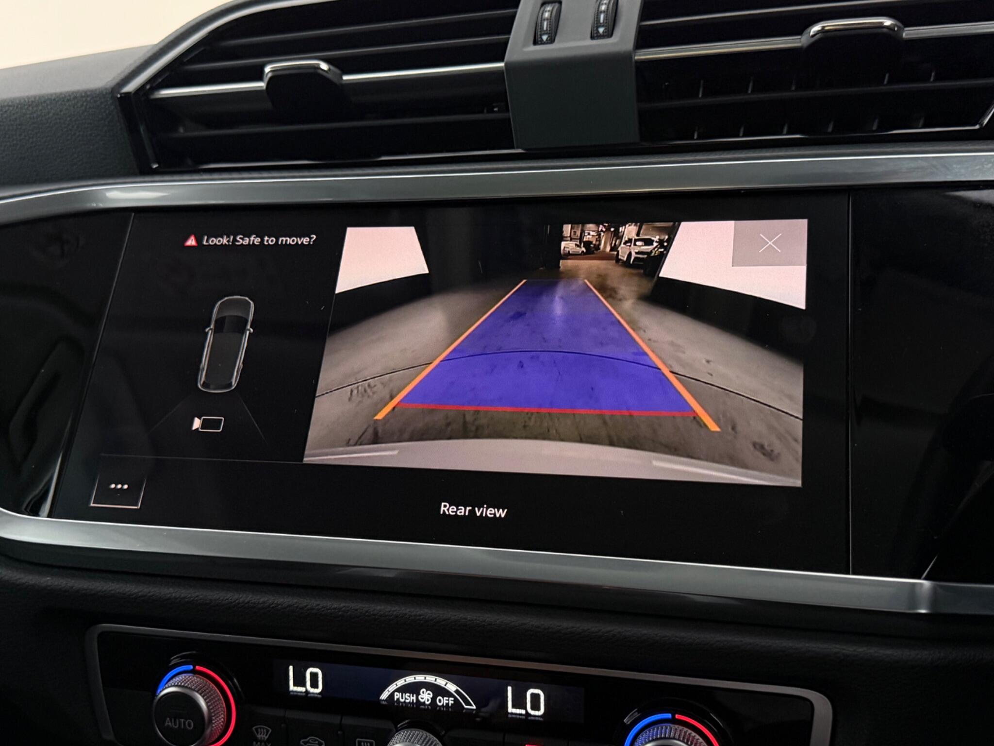 Audi Q3 view 30