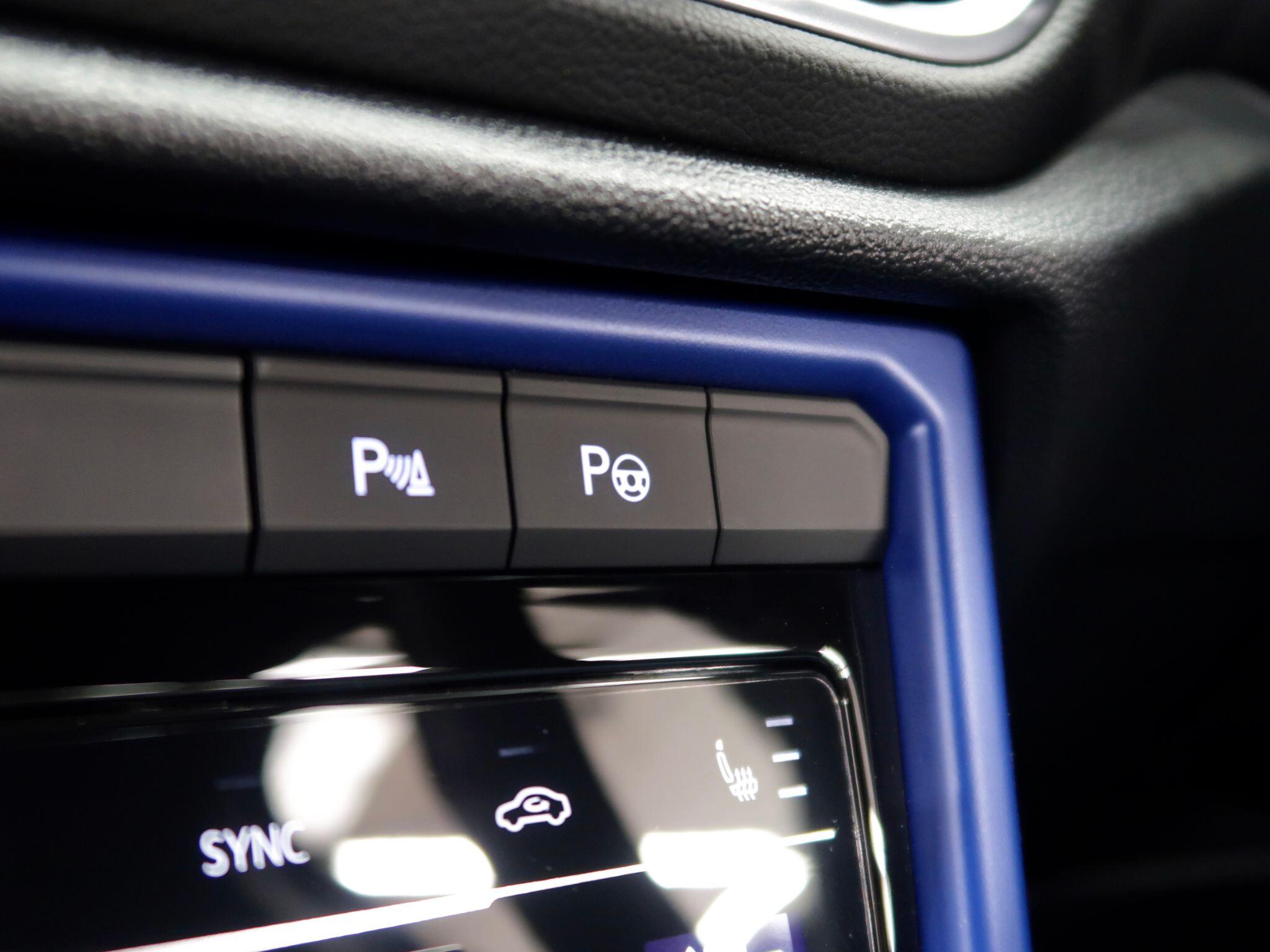 Volkswagen T-Roc view 31