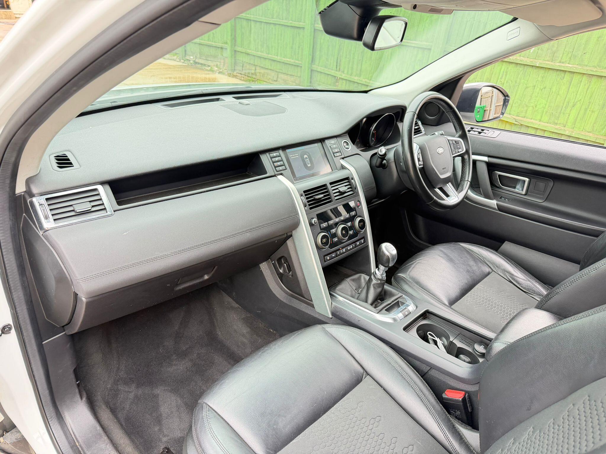 Land Rover Discovery Sport view 9