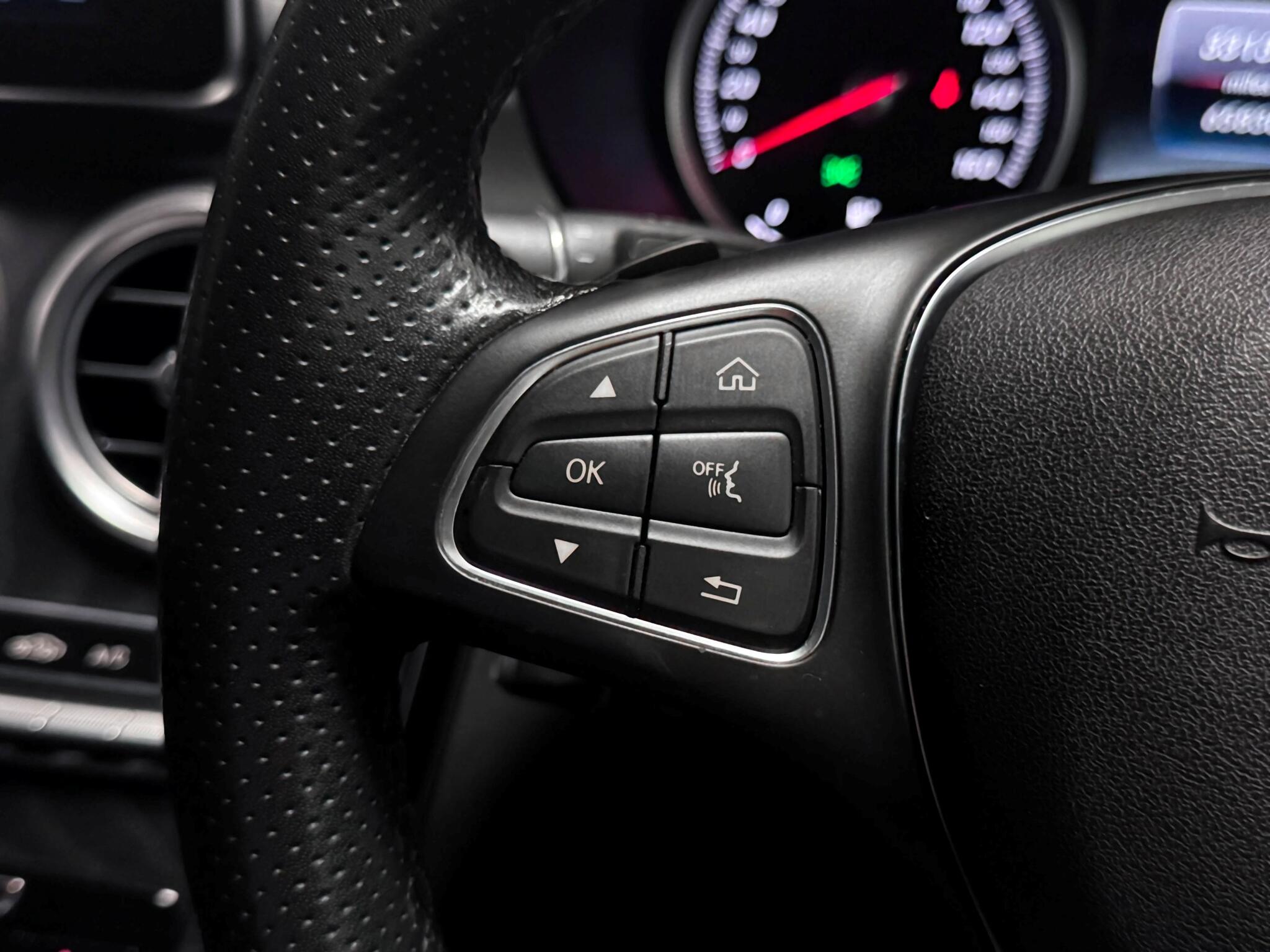 Mercedes-Benz GLC view 18