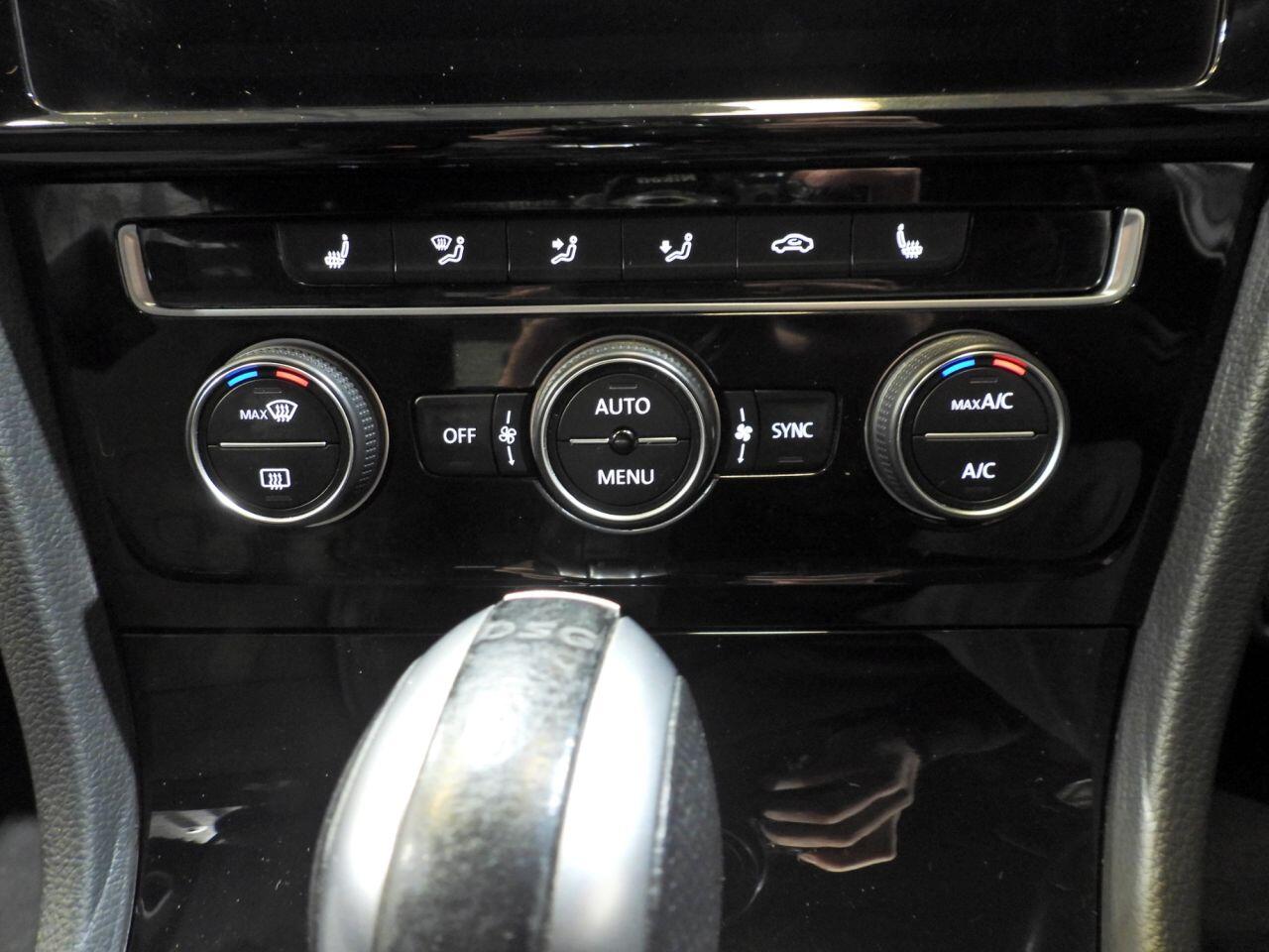 Volkswagen Golf view 30