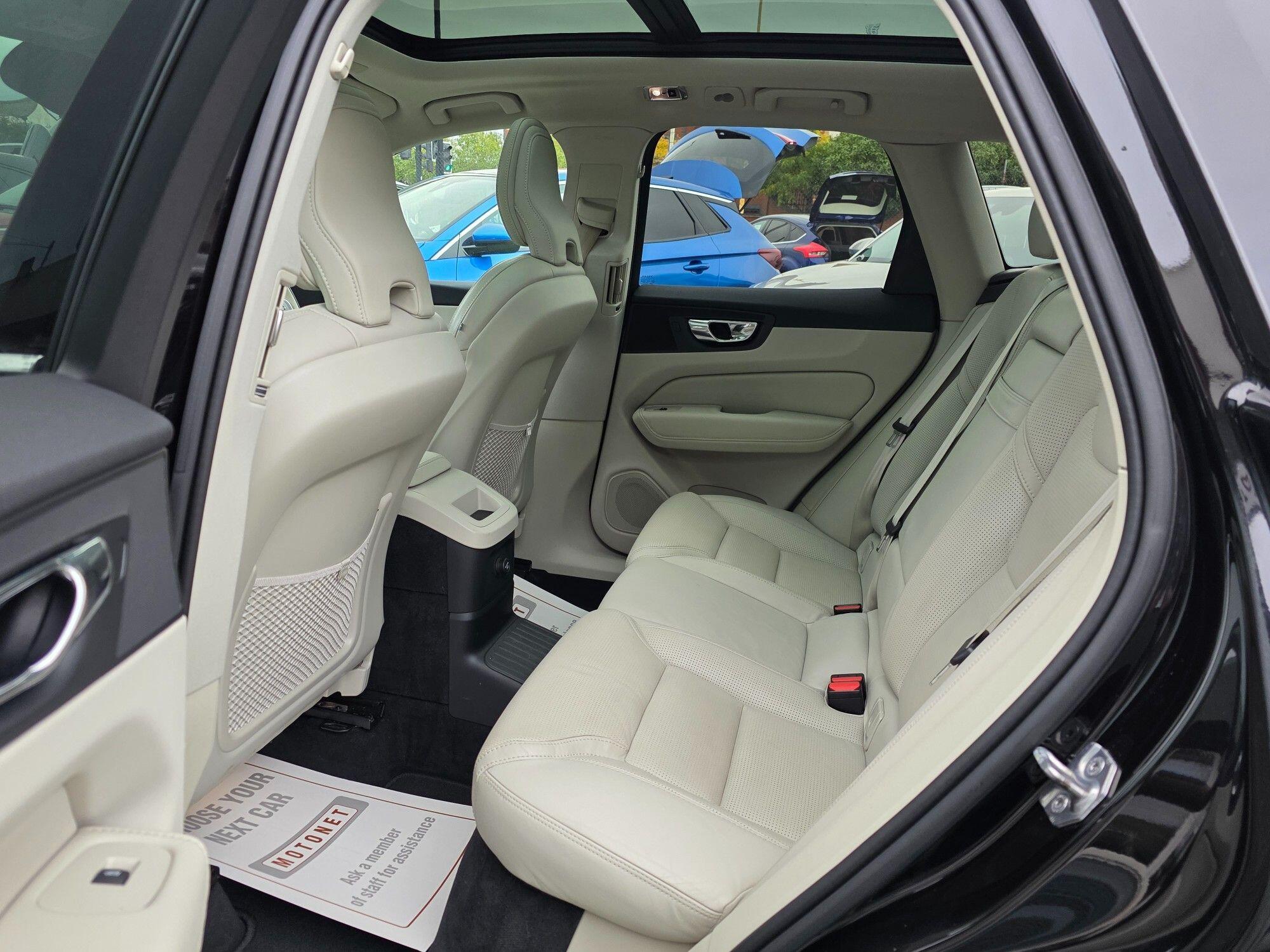 Volvo XC60 view 25