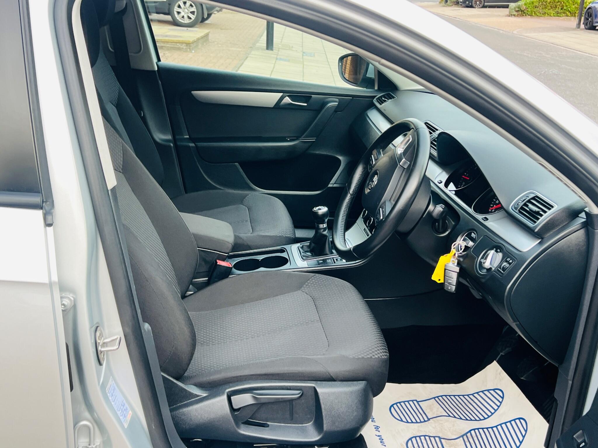 Volkswagen Passat view 43