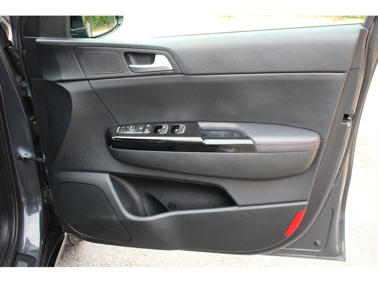 Kia Sportage view 34