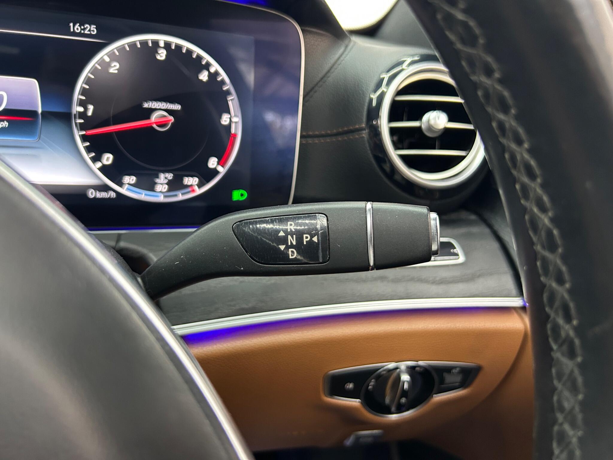 Mercedes-Benz E Class view 61