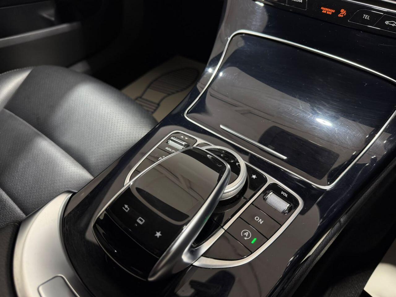 Mercedes-Benz C-Class view 27
