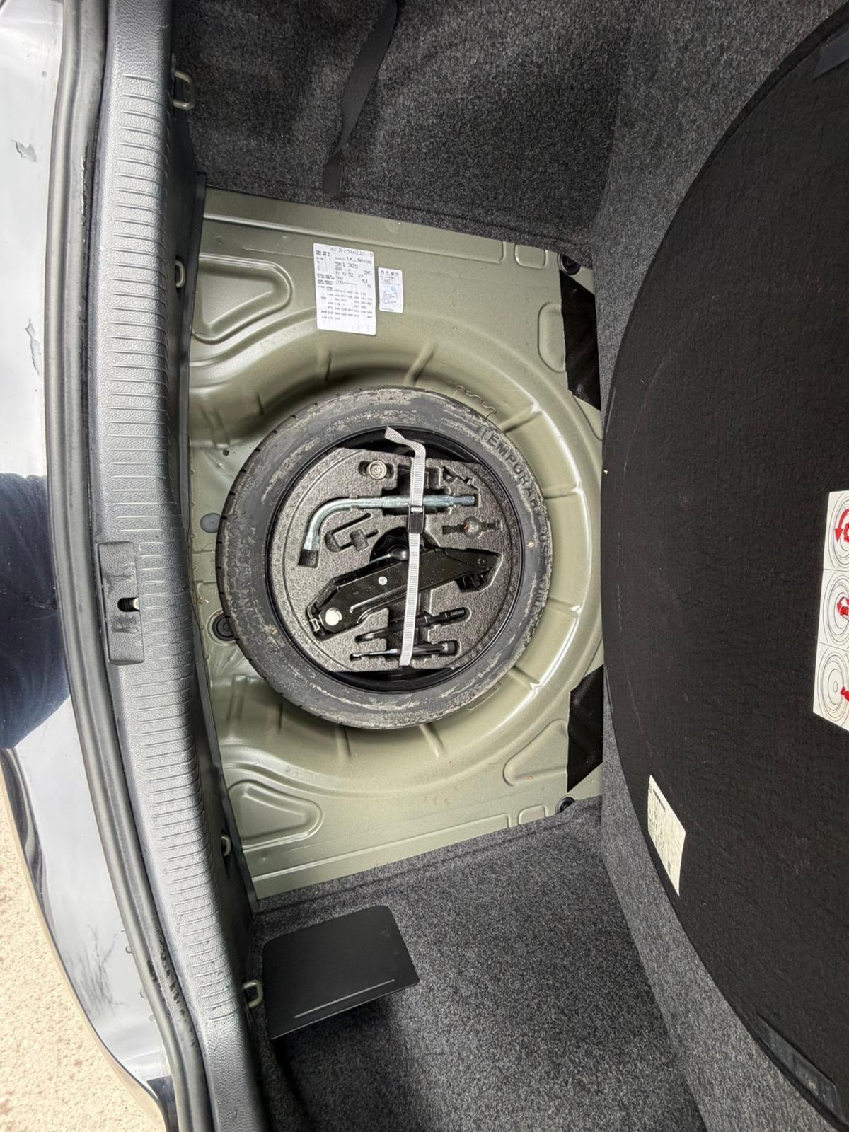 2010 Volkswagen Golf 1.4 TSI SE DSG Euro 5 5dr image 12