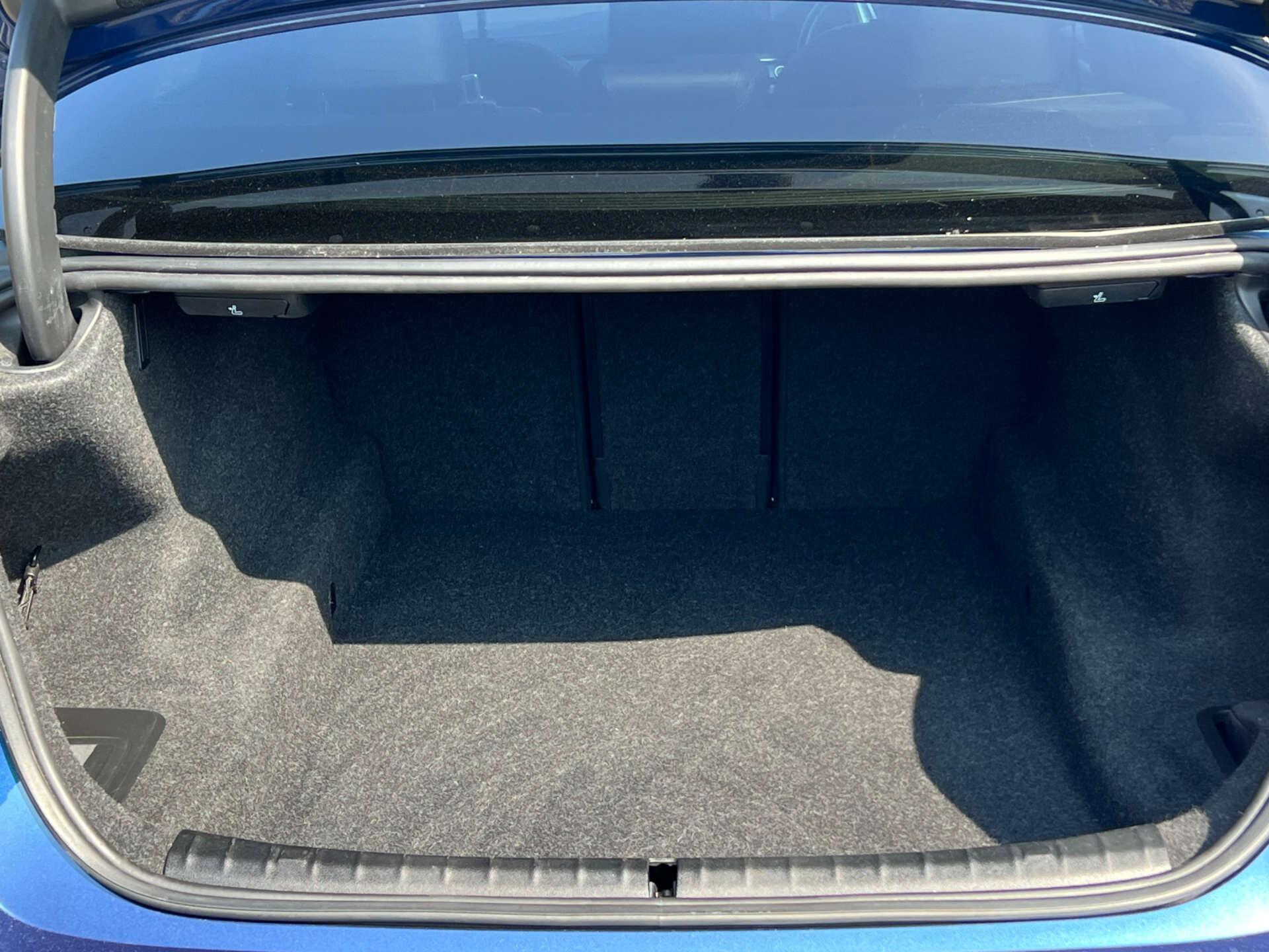BMW 5 Series view 11