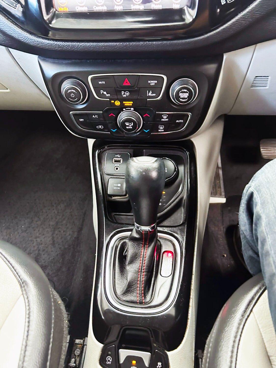 Jeep Compass view 19