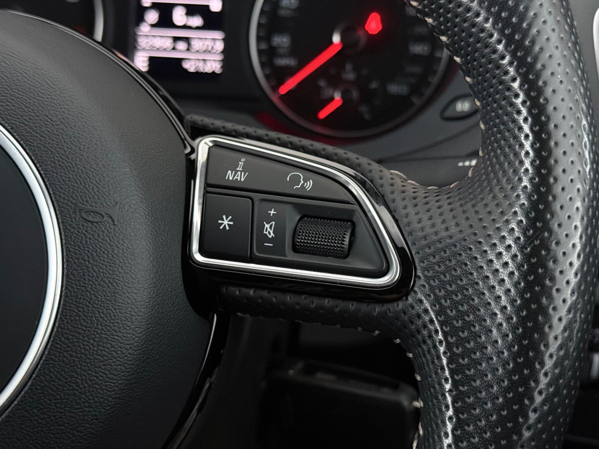Audi Q3 view 18