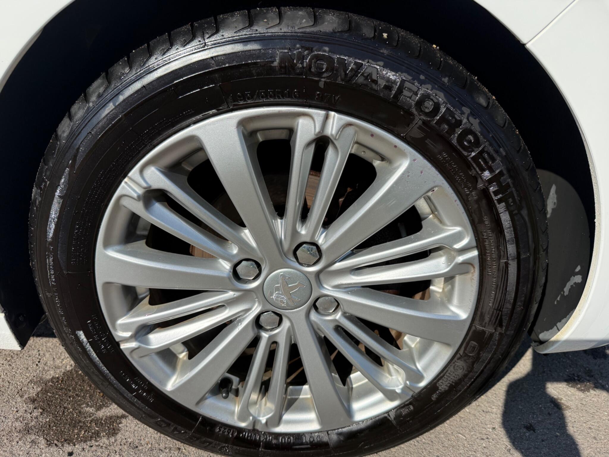 Peugeot 208 view 22