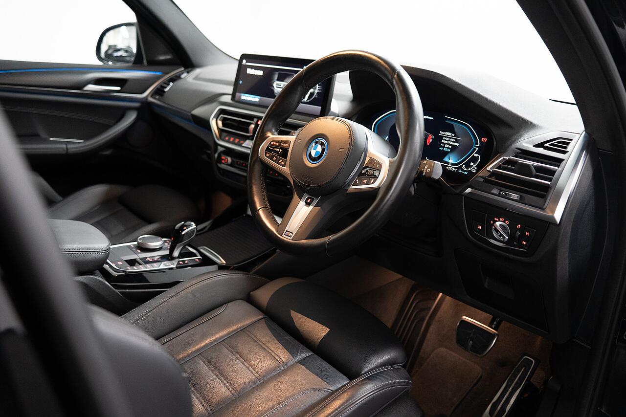 BMW X3 view 4