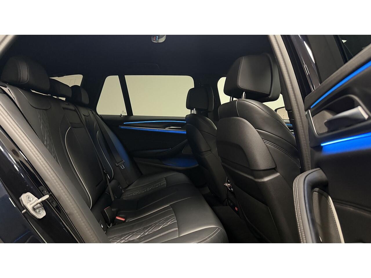 BMW 5 Series view 16