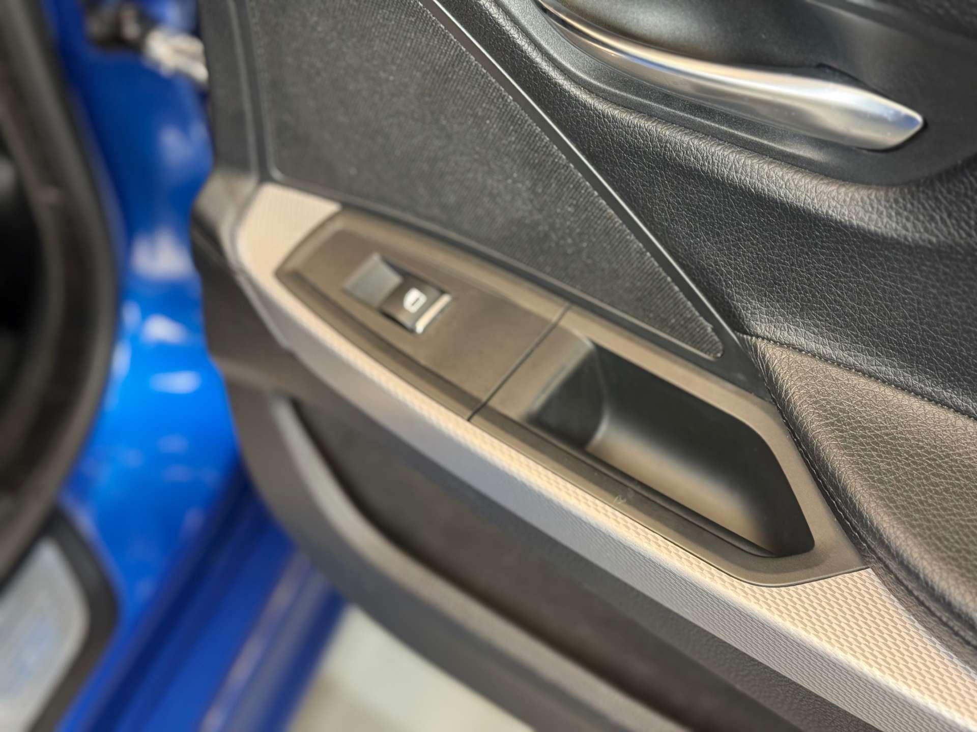 BMW 6 Series view 22