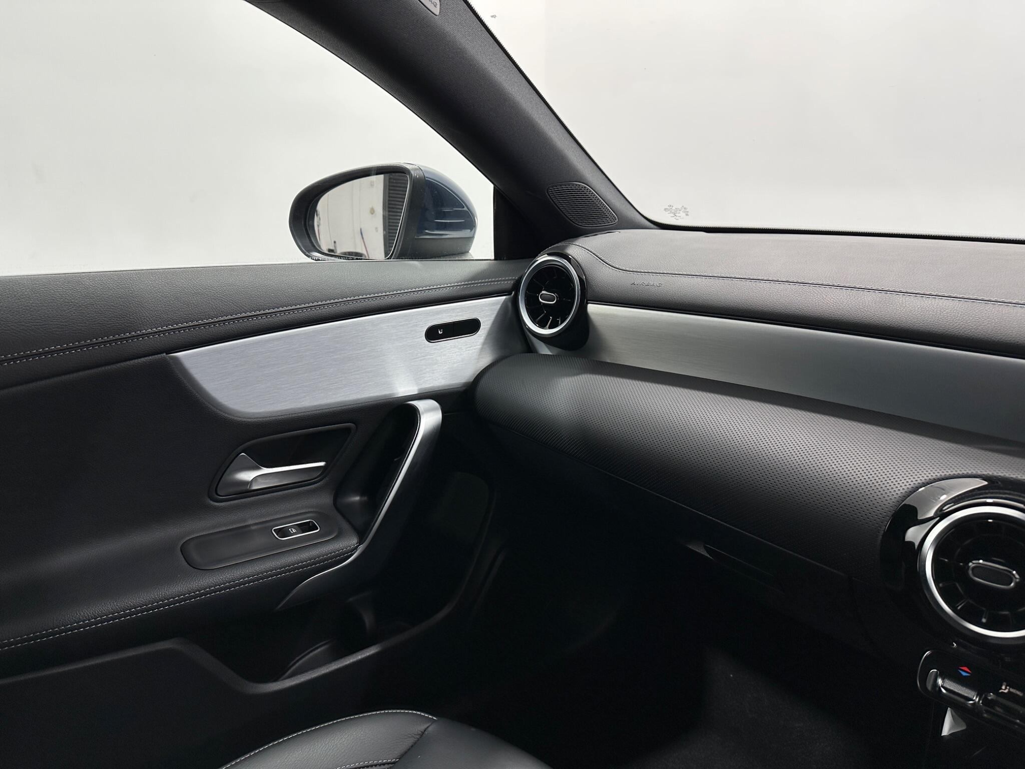 Mercedes-Benz Mercedes-Benz CLA view 29