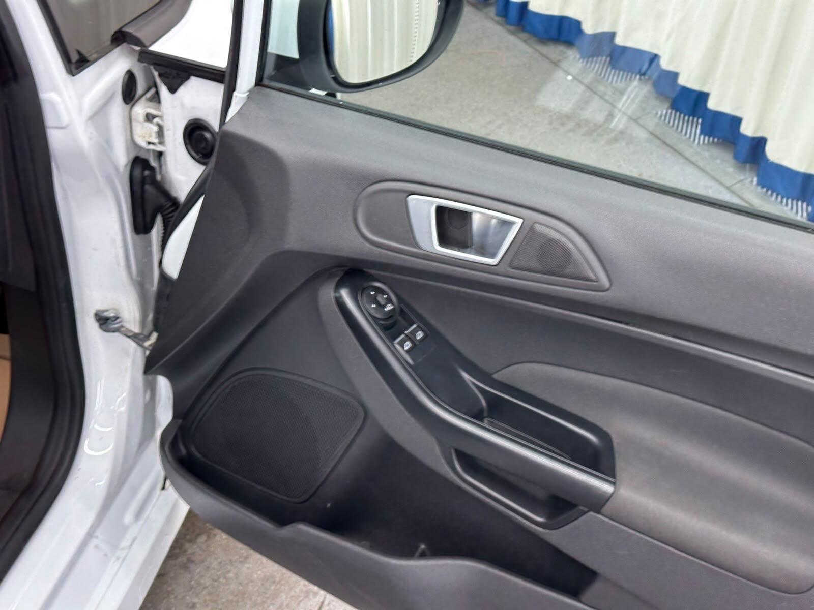 Ford Fiesta view 42
