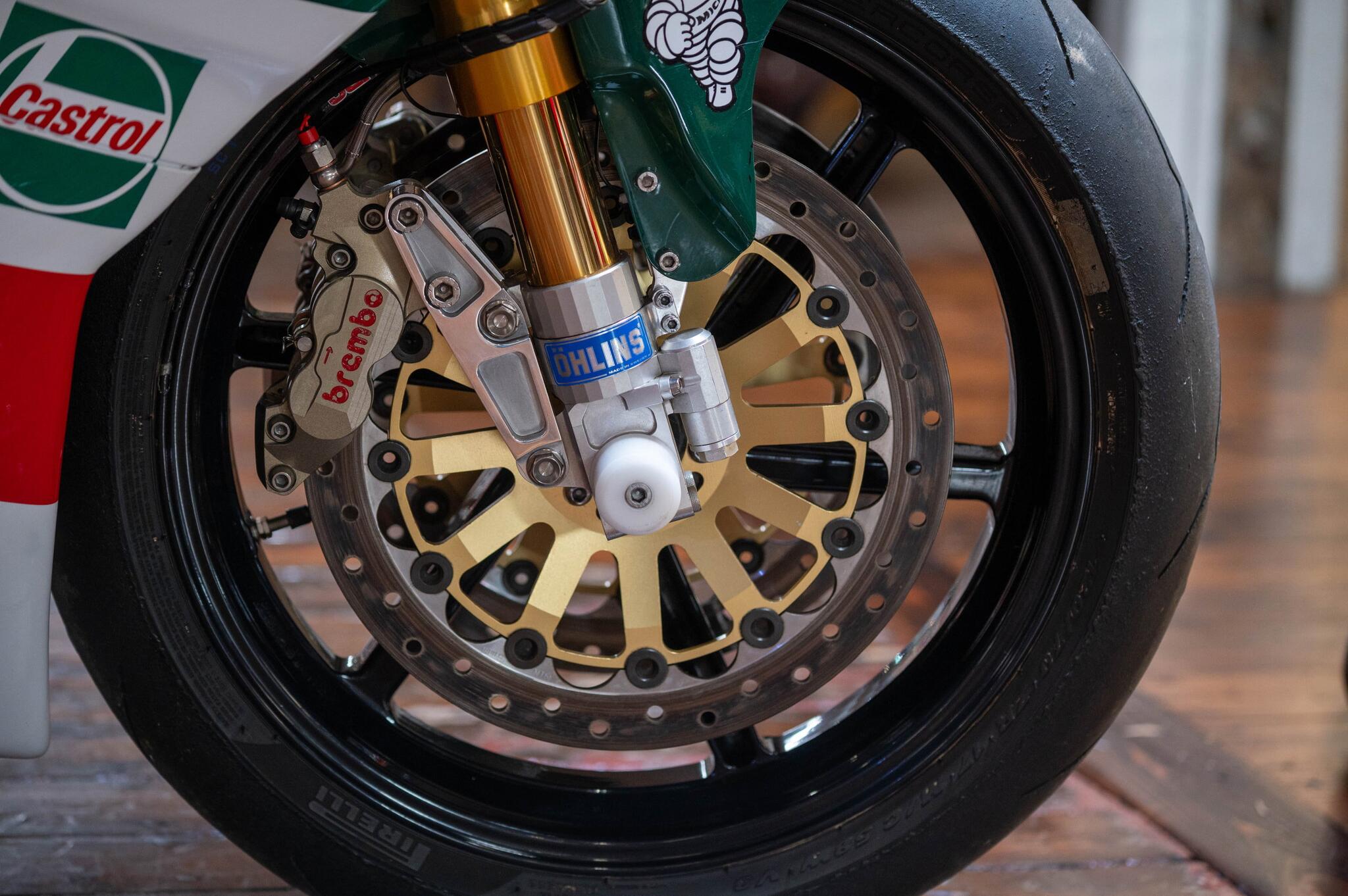 Honda RVF750 view 17