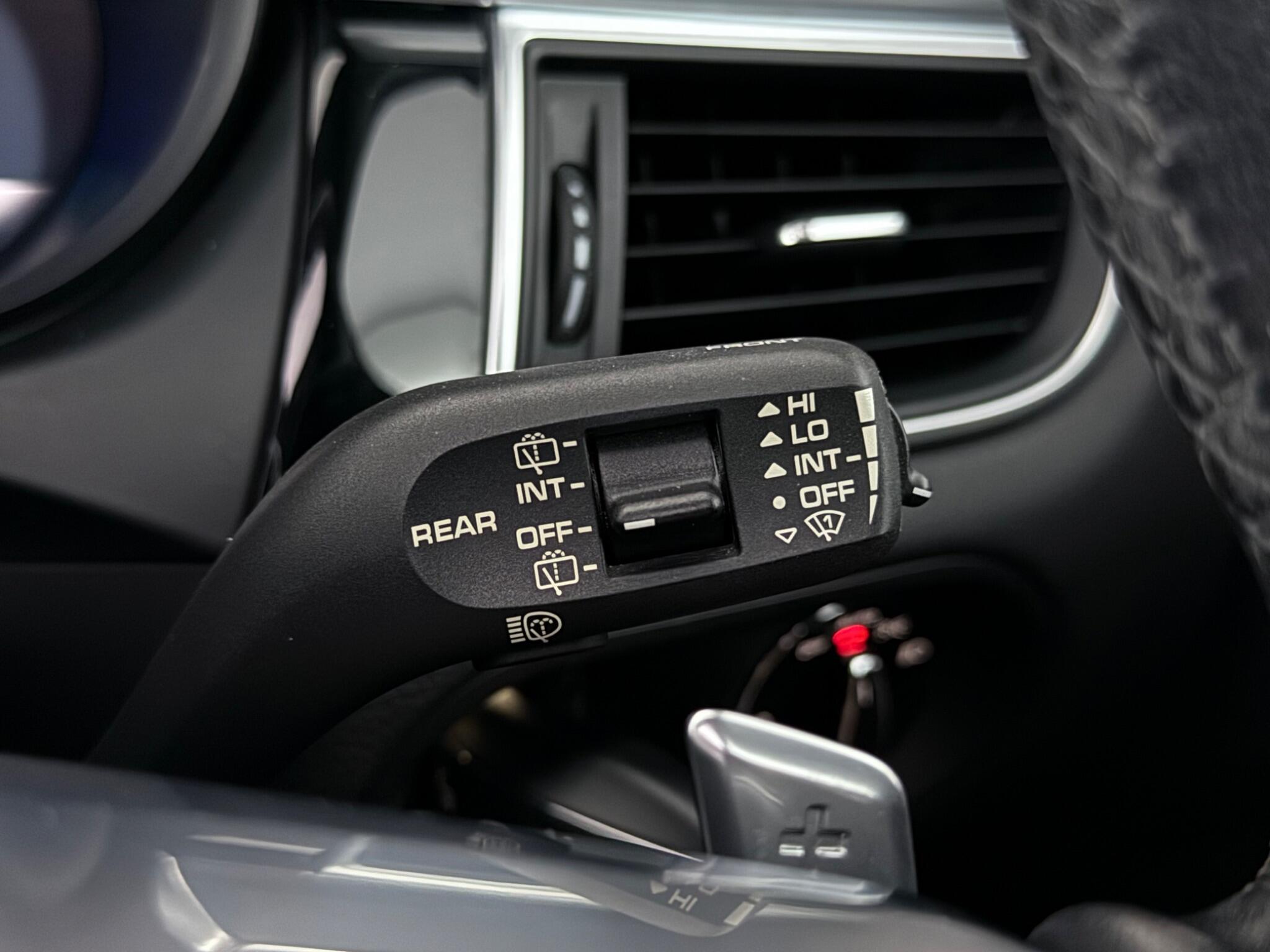 Porsche Macan view 27
