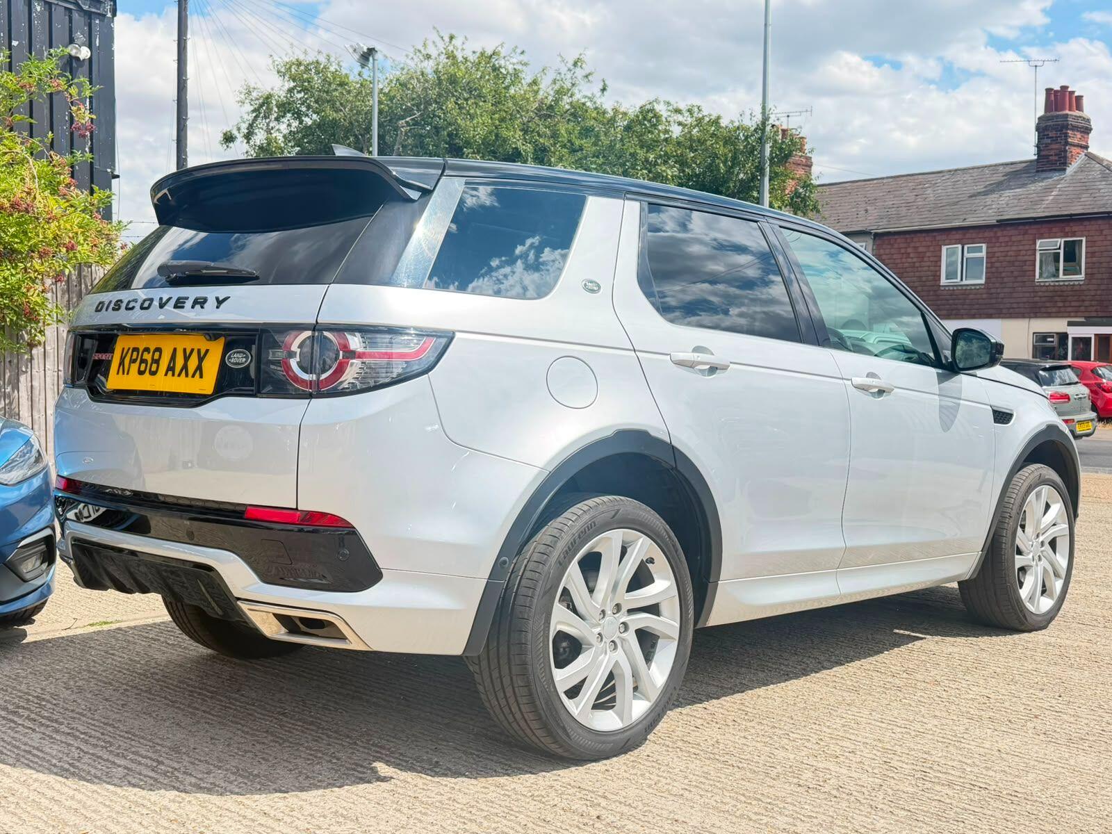 Land Rover Discovery Sport view 8