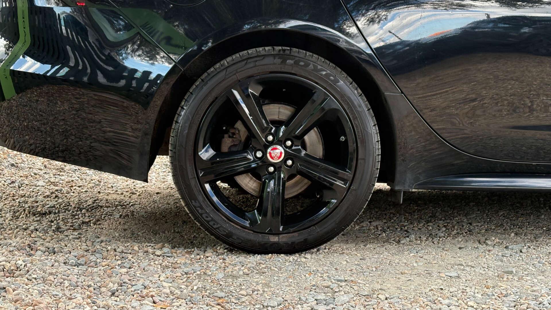 Jaguar XF view 42