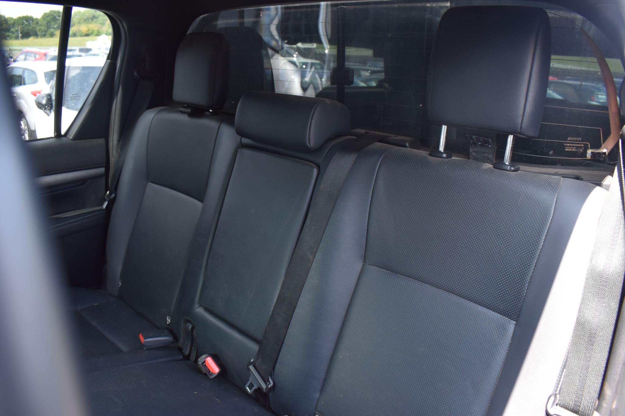Hilux - 2.8 D-4D Invincible X Auto 4WD Euro 6 (s/s) 4dr - Image 12