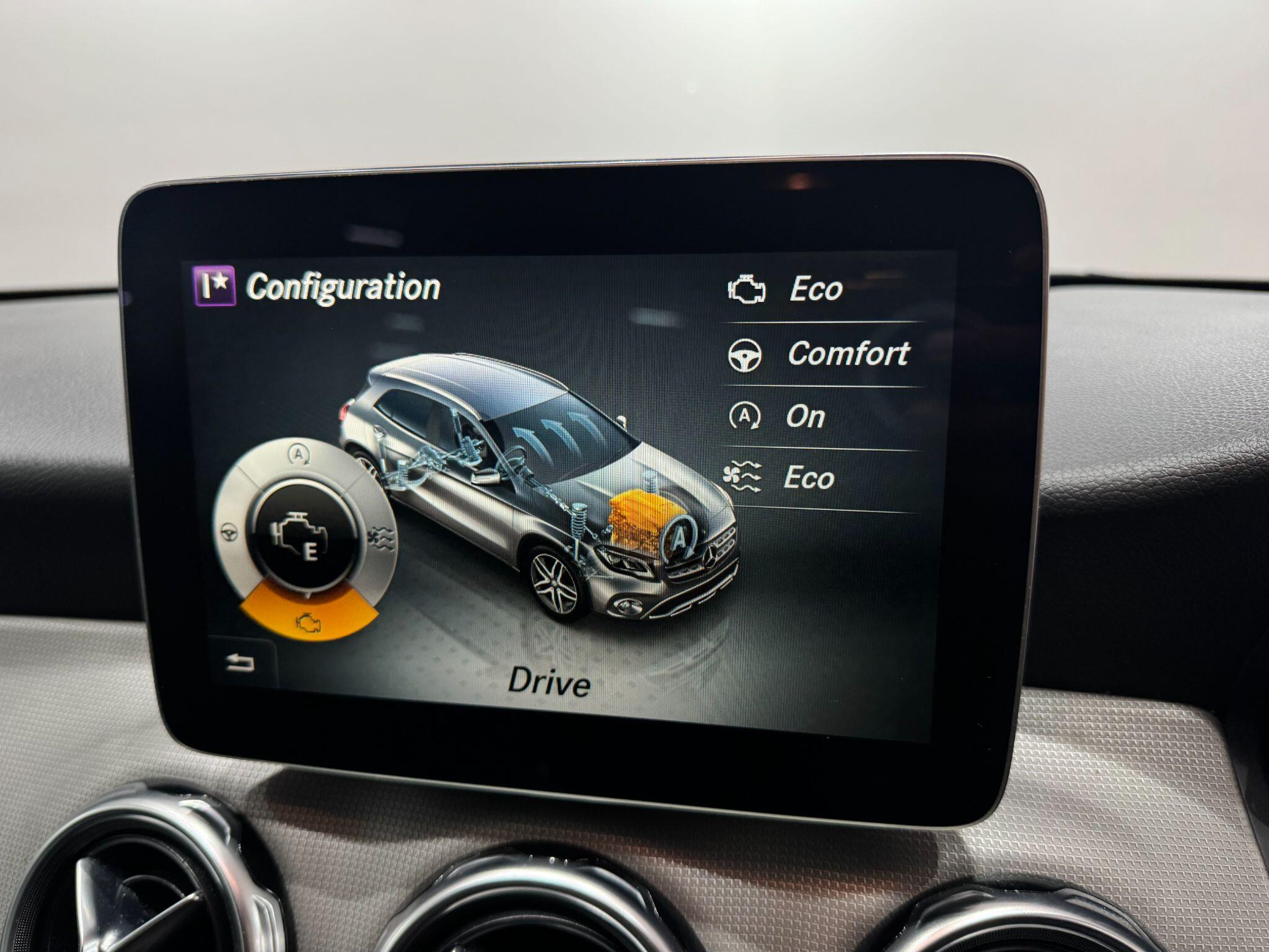 Mercedes-Benz GLA view 36