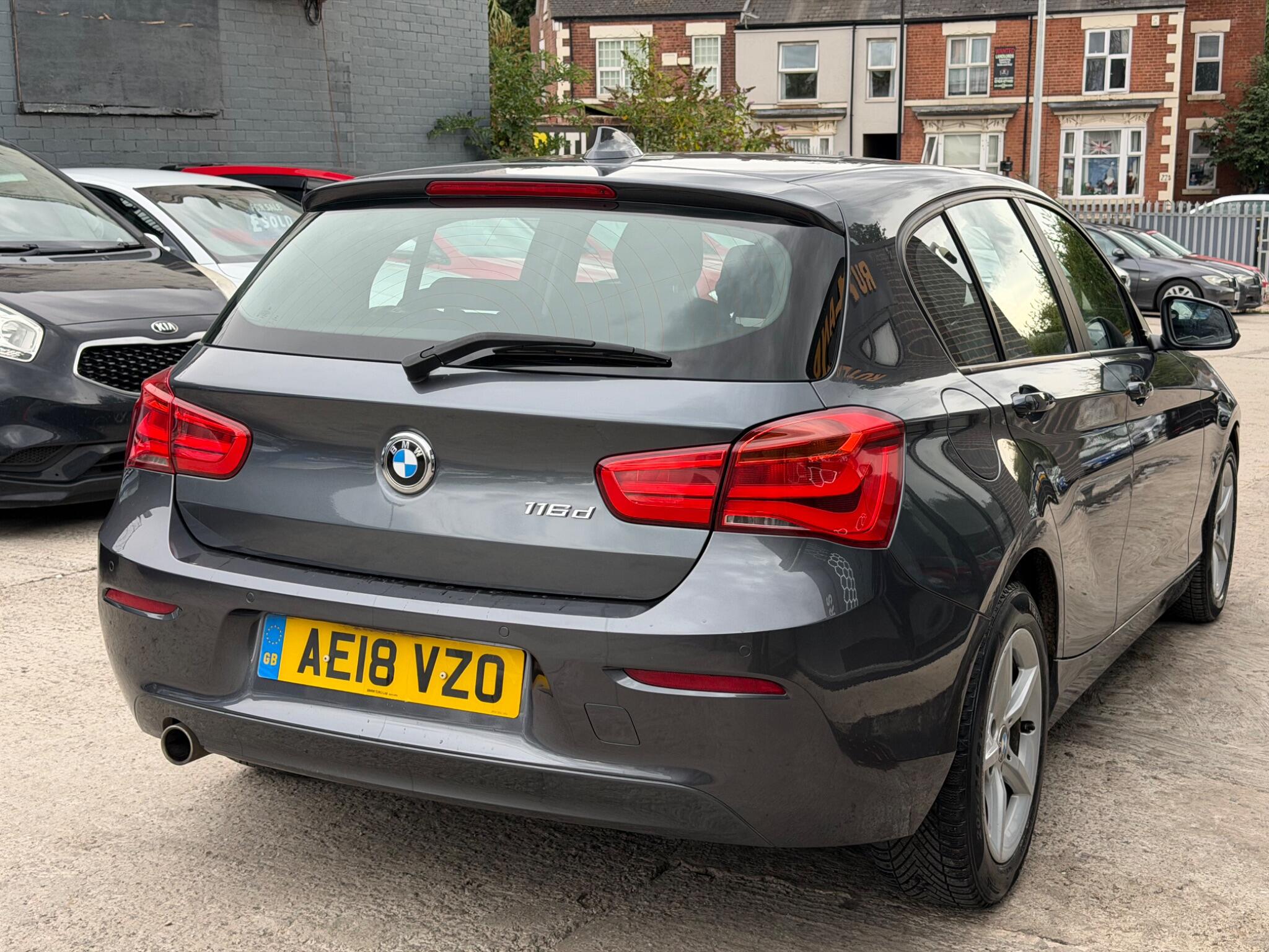 BMW 1 Series view 4