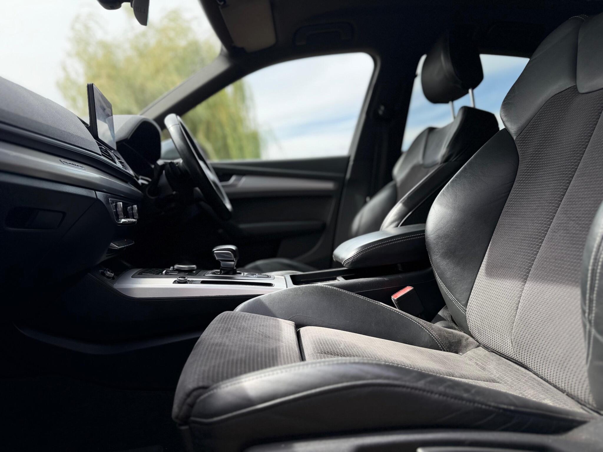 Audi Q5 view 32