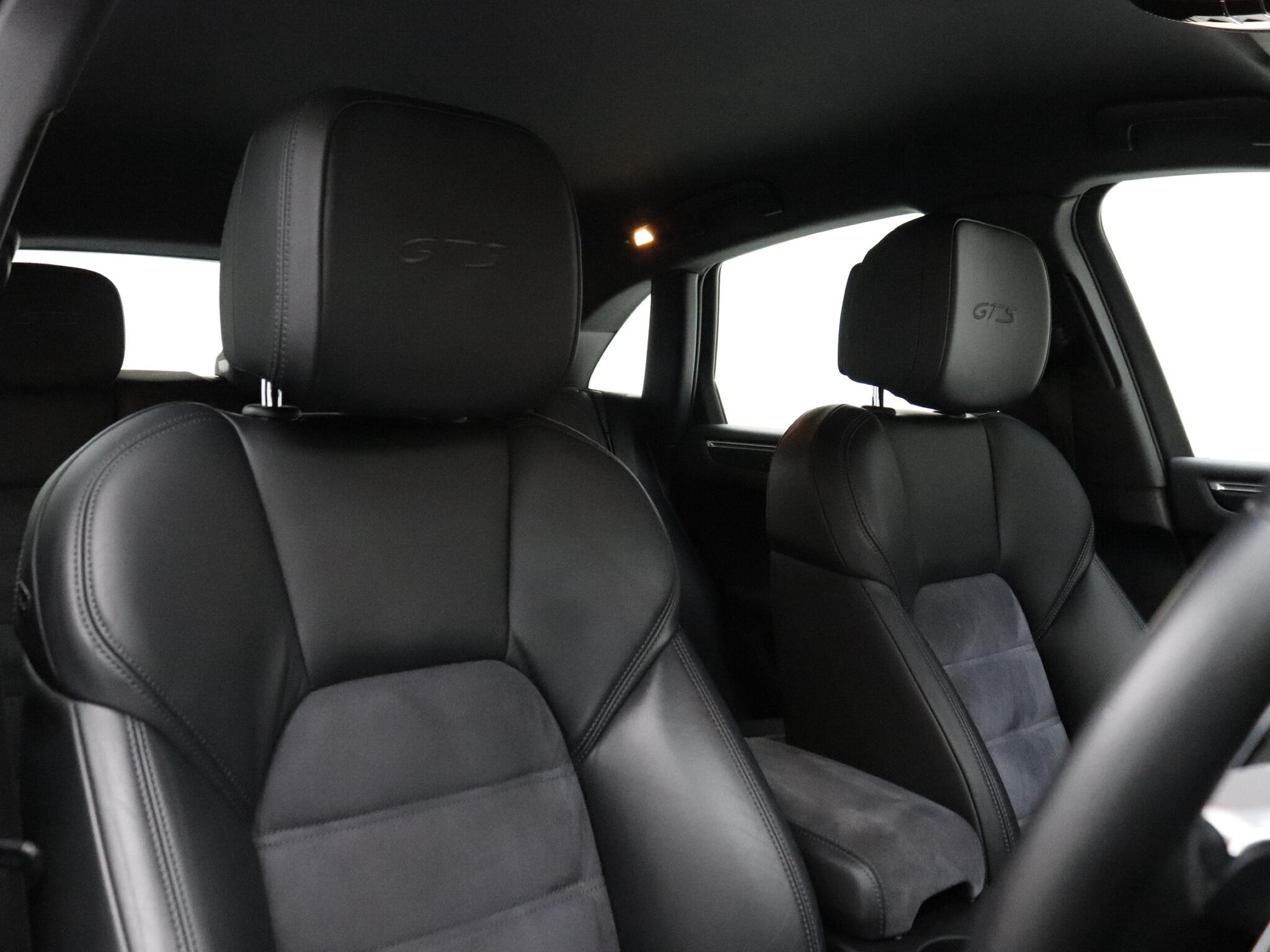 Porsche Macan view 28
