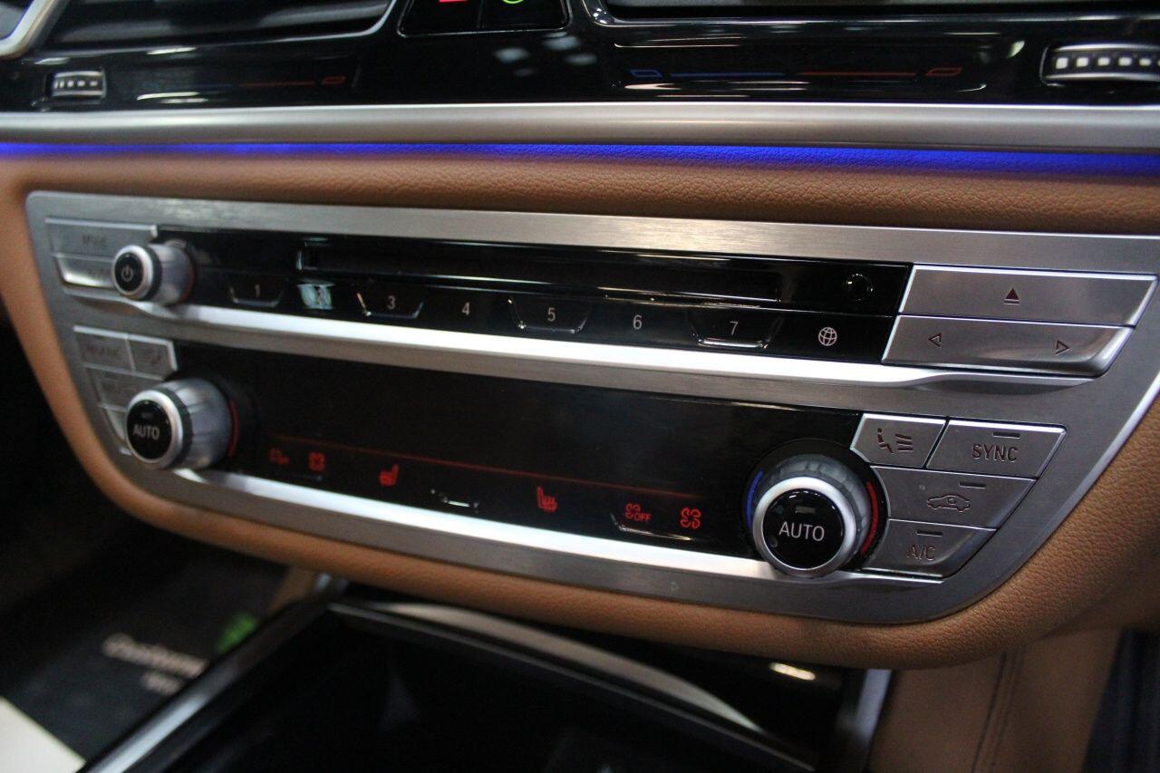 BMW 7 Series view 47