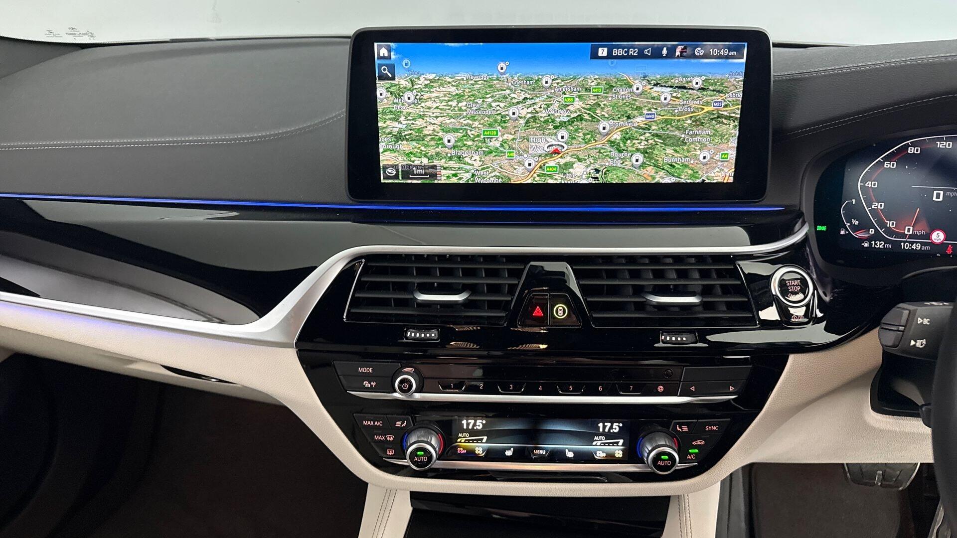 BMW 5 Series view 8