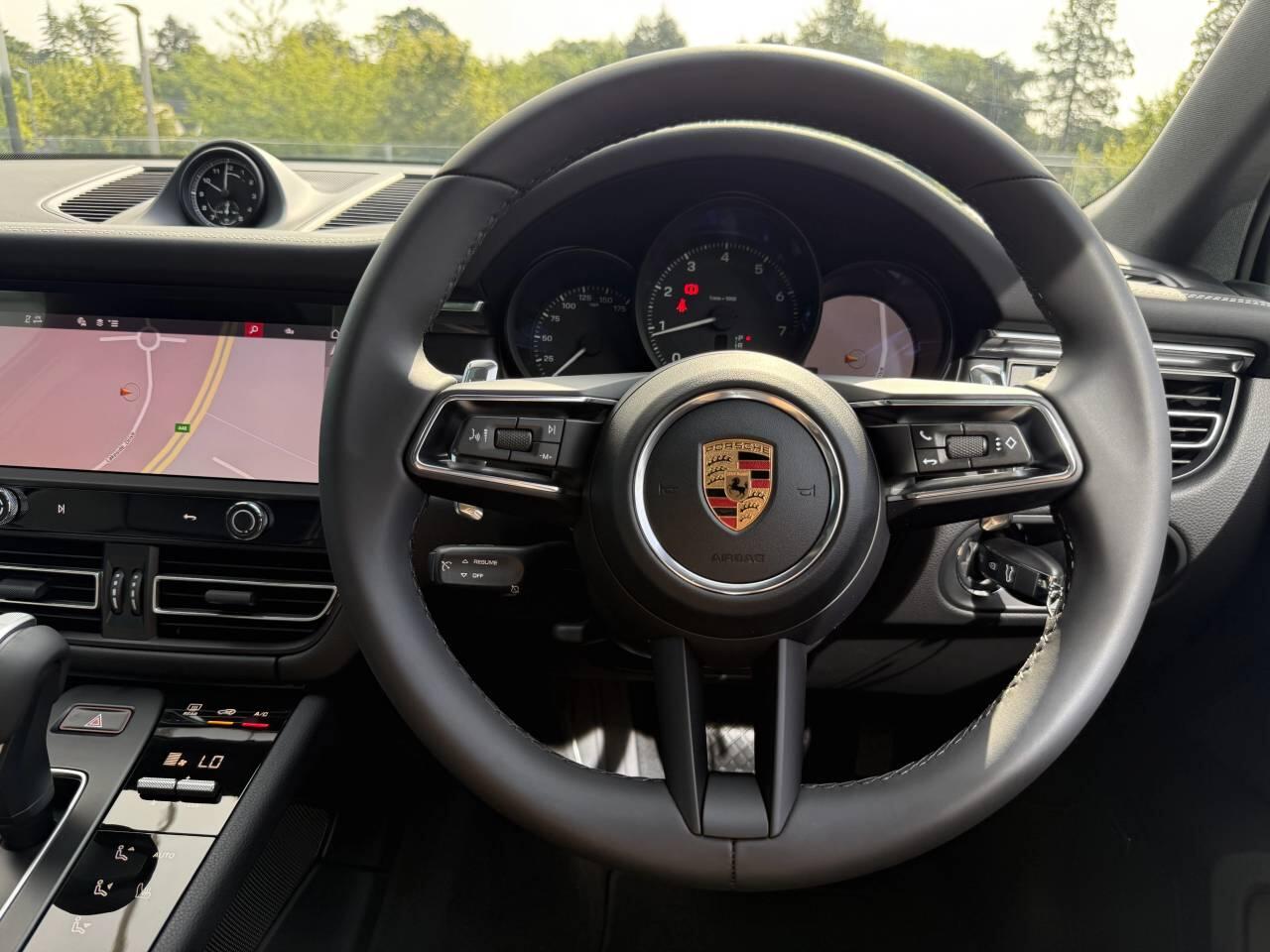 Porsche Macan view 21